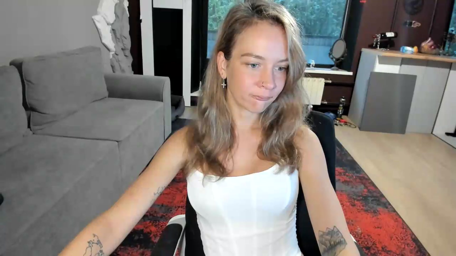 Gallery image thumbnail from Qi_ra's myfreecams stream on, 09/06/2026, 03:34 image 10 of 20