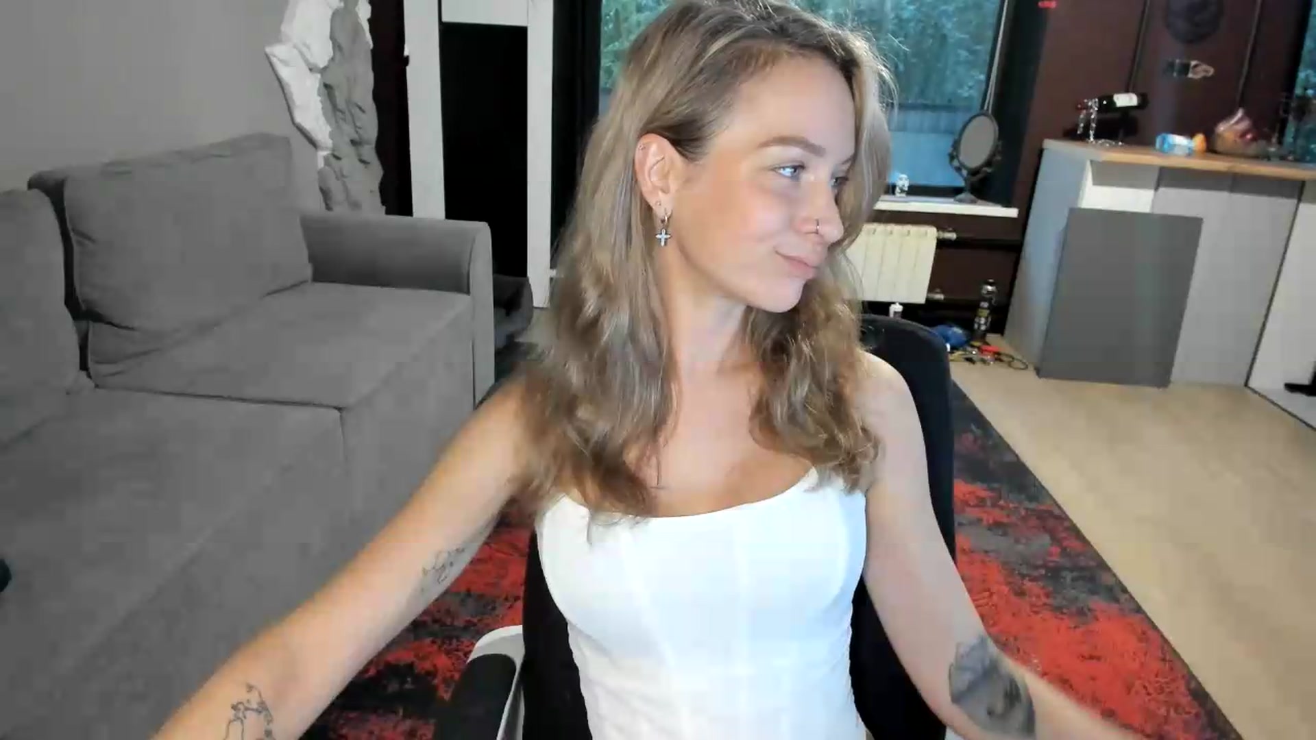 Gallery image thumbnail from Qi_ra's myfreecams stream on, 09/06/2026, 03:34 image 6 of 20