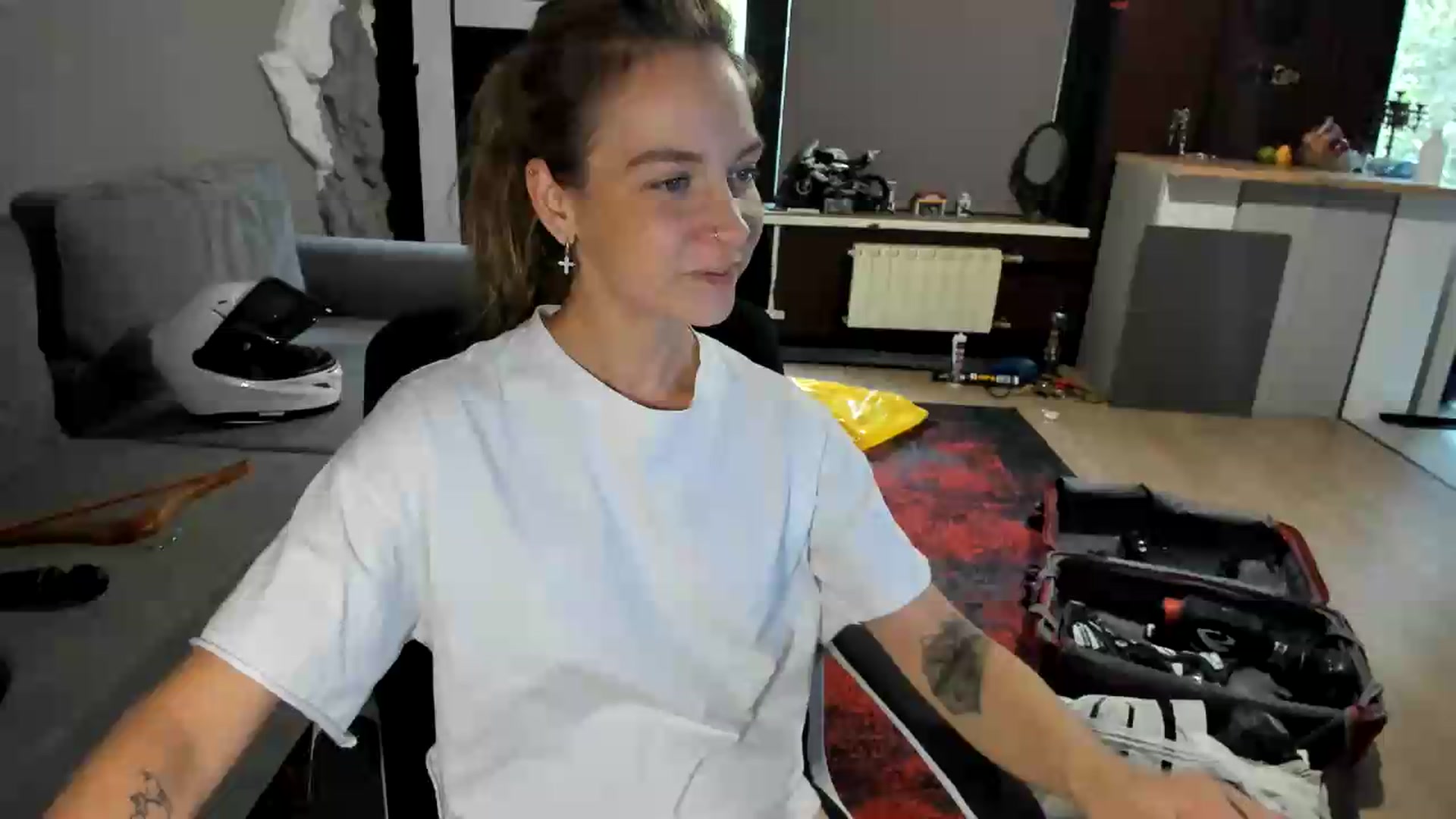 Gallery image thumbnail from Qi_ra's myfreecams stream on, 09/07/2026, 06:22 image 3 of 20