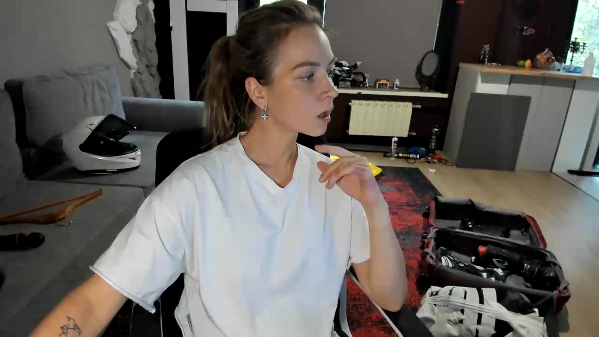 Gallery image thumbnail from Qi_ra's myfreecams stream on, 09/07/2026, 06:22 image 17 of 20
