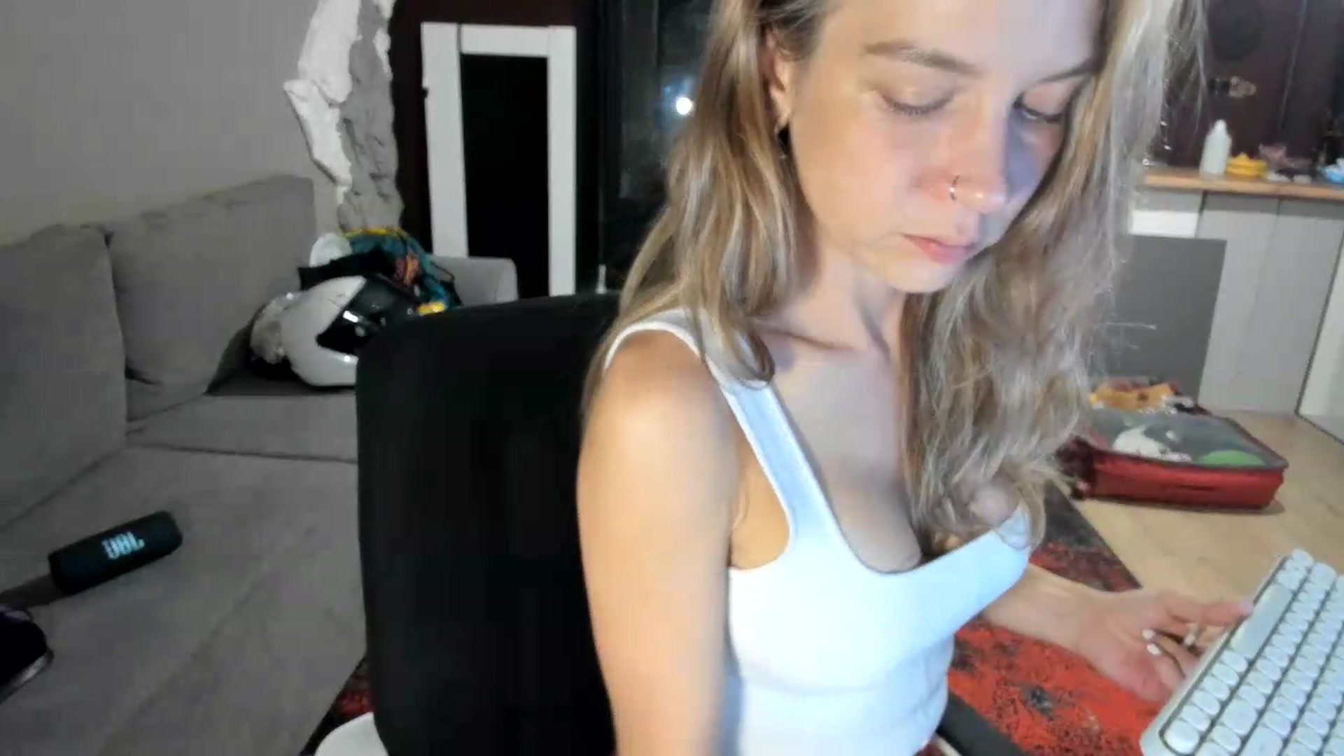 Gallery image thumbnail from Qi_ra's myfreecams stream on, 09/08/2026, 18:03 image 17 of 20
