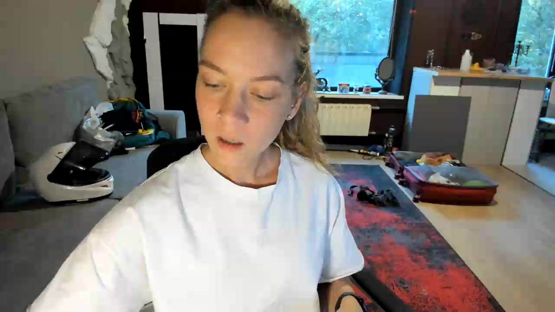Gallery image thumbnail from Qi_ra's myfreecams stream on, 09/09/2026, 05:03 image 1 of 20