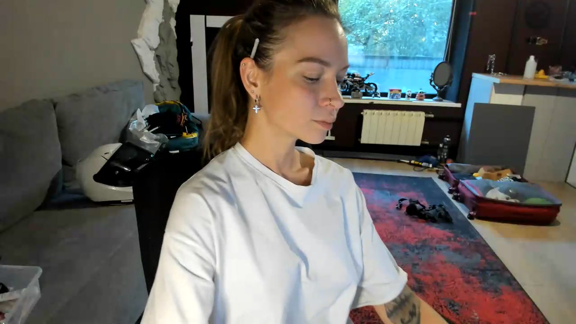 Gallery image thumbnail from Qi_ra's myfreecams stream on, 09/09/2026, 05:03 image 13 of 20