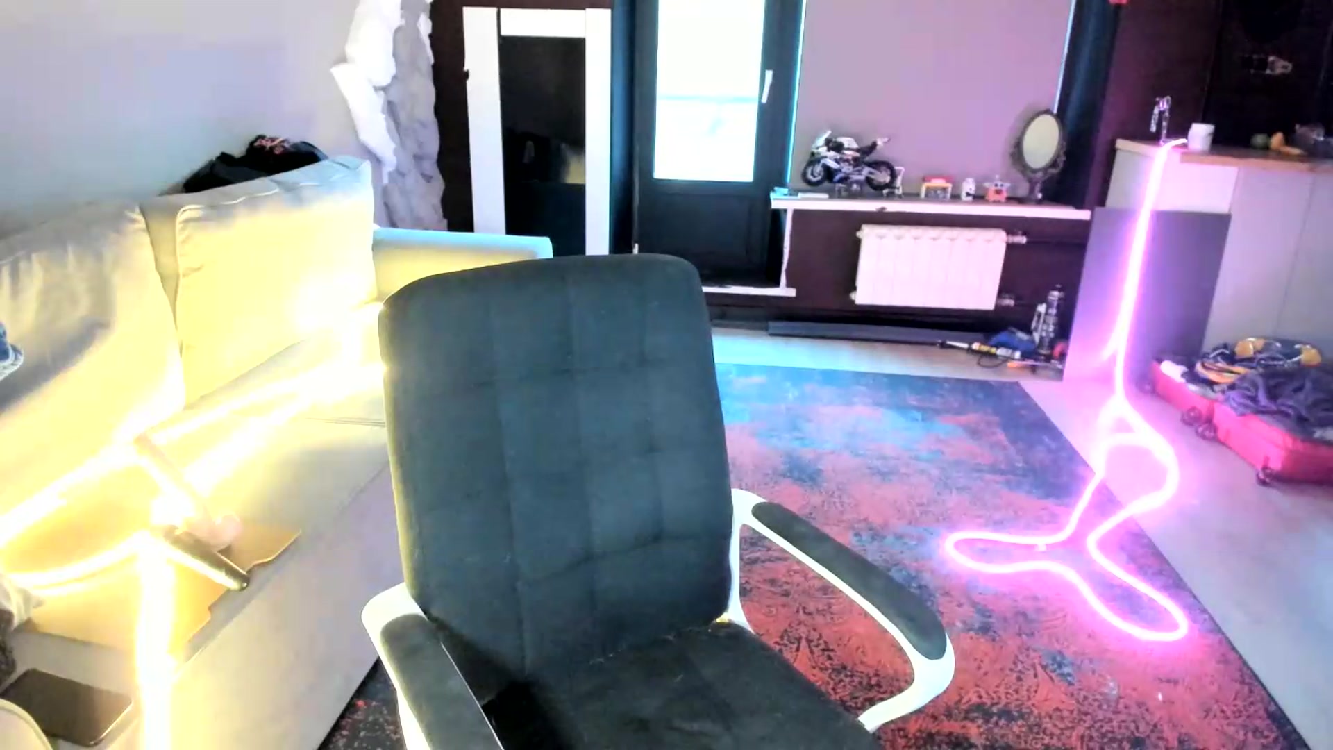 Gallery image thumbnail from Qi_ra's myfreecams stream on, 09/10/2026, 05:30 image 2 of 20