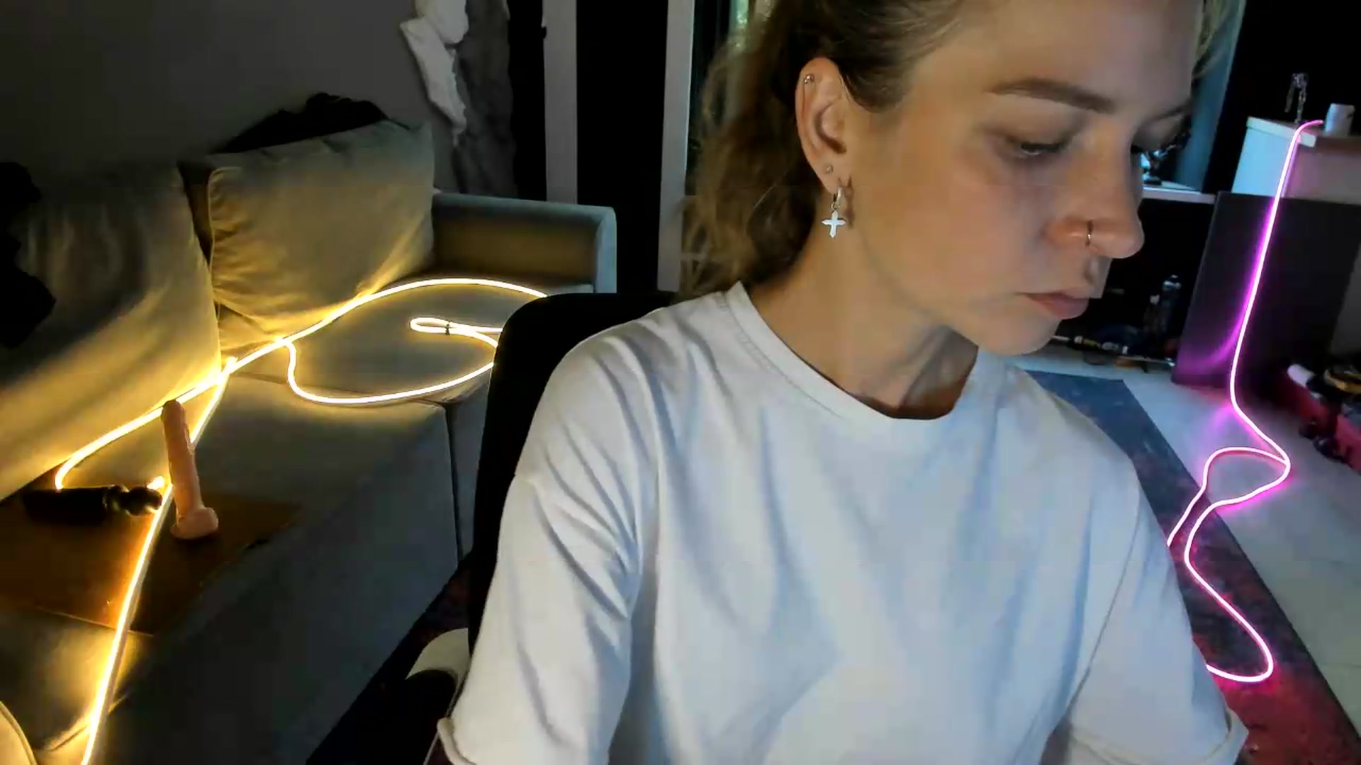 Gallery image thumbnail from Qi_ra's myfreecams stream on, 09/10/2026, 09:10 image 12 of 20