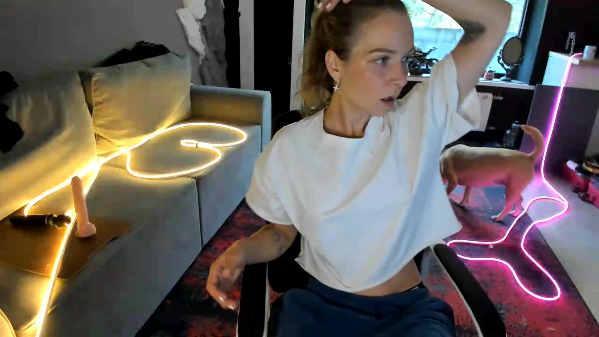 Gallery image thumbnail from Qi_ra's myfreecams stream on, 09/10/2026, 09:10 image 17 of 20
