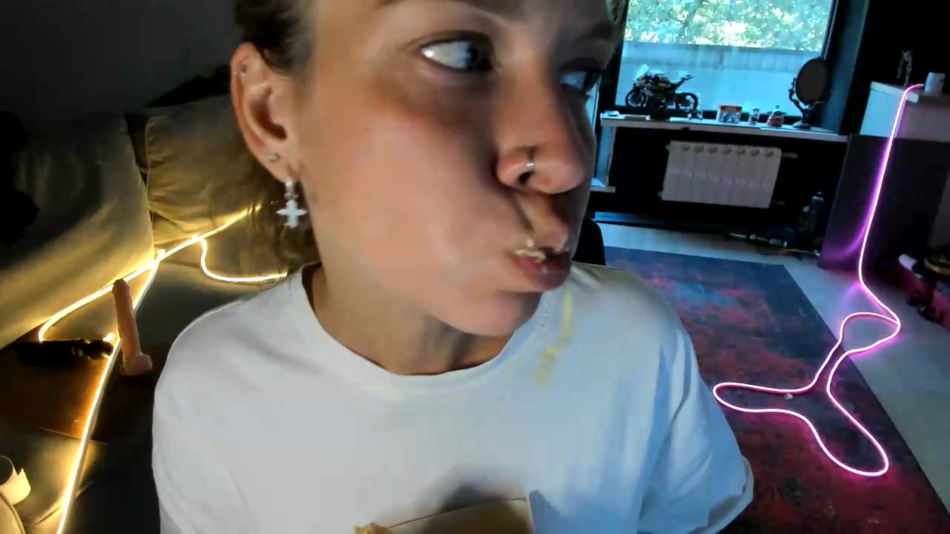 Gallery image thumbnail from Qi_ra's myfreecams stream on, 09/10/2026, 09:10 image 10 of 20