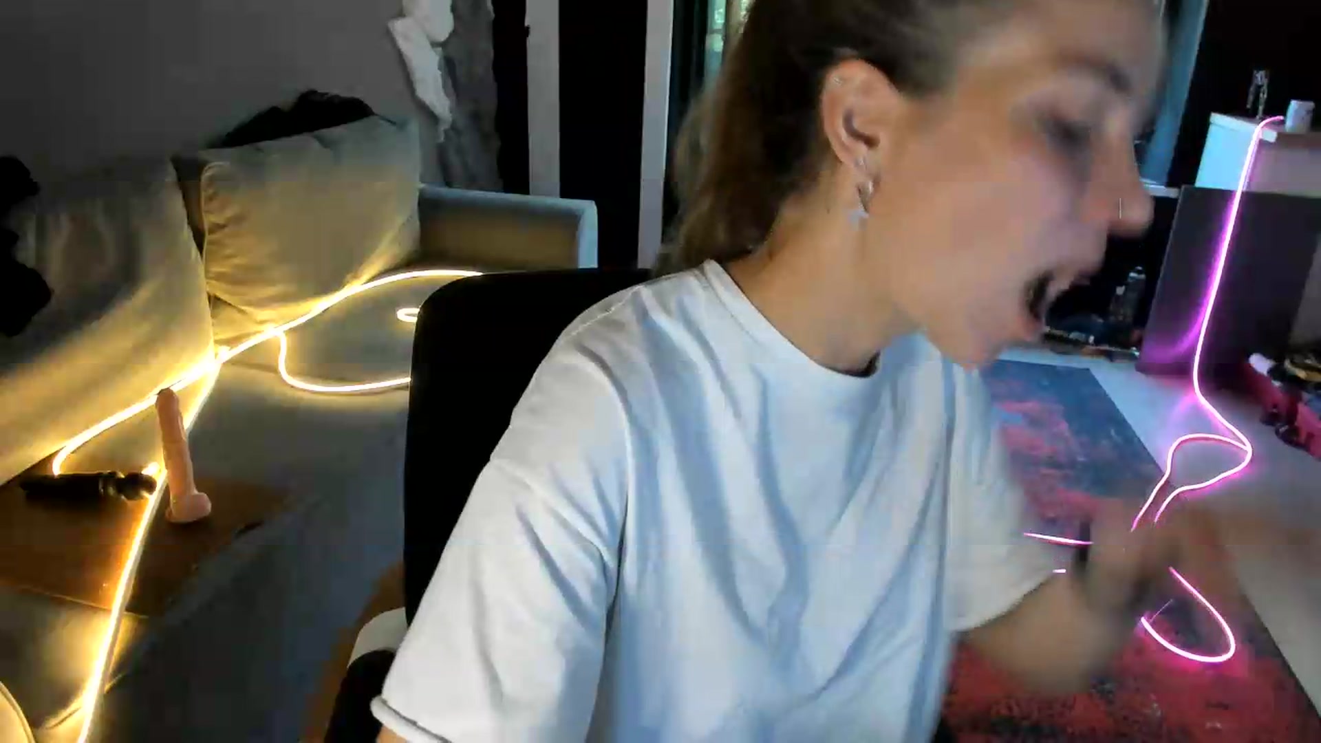 Gallery image thumbnail from Qi_ra's myfreecams stream on, 09/10/2026, 09:10 image 13 of 20
