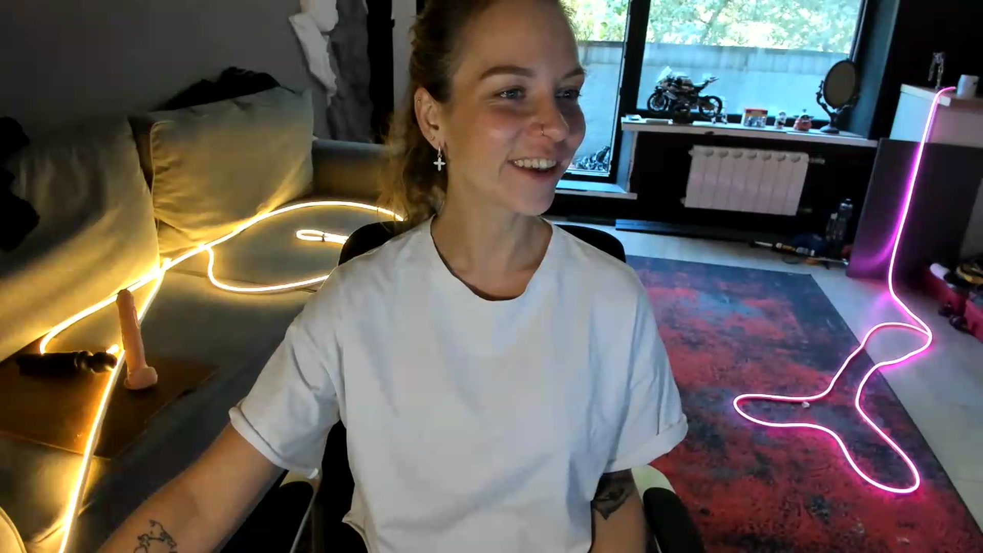 Gallery image thumbnail from Qi_ra's myfreecams stream on, 09/10/2026, 09:10 image 18 of 20