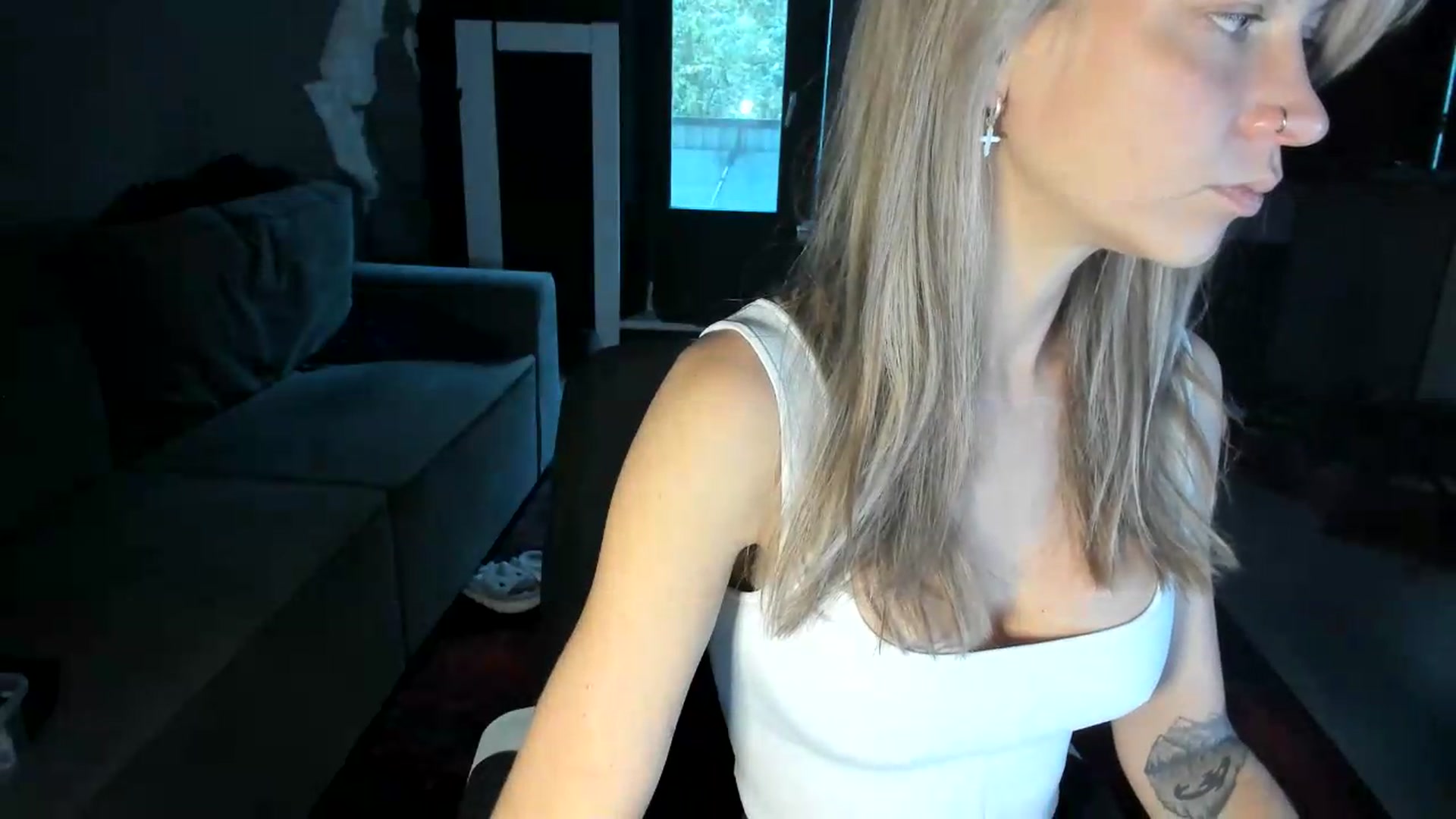 Gallery image thumbnail from Qi_ra's myfreecams stream on, 09/12/2026, 03:37 image 17 of 20