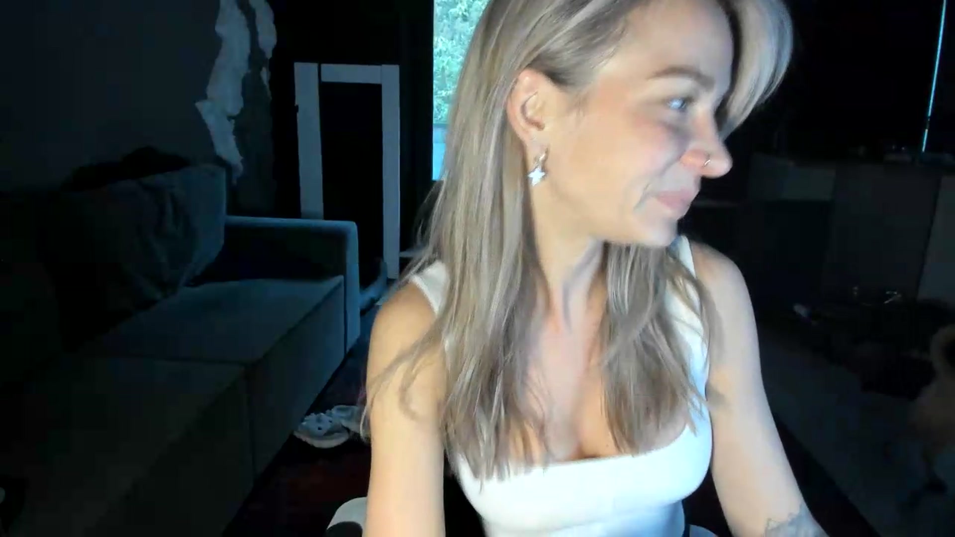 Gallery image thumbnail from Qi_ra's myfreecams stream on, 09/12/2026, 03:37 image 3 of 20