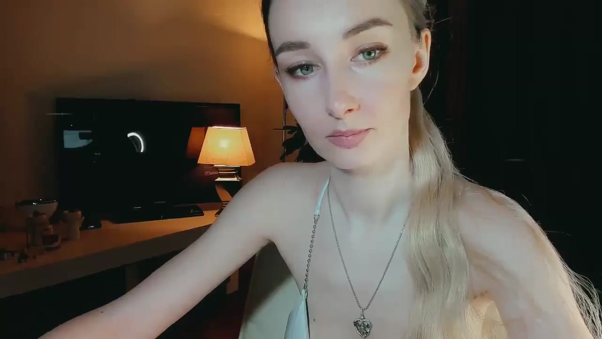 Gallery image thumbnail from QsensY's myfreecams stream on, 03/19/2024, 15:33 image 14 of 20