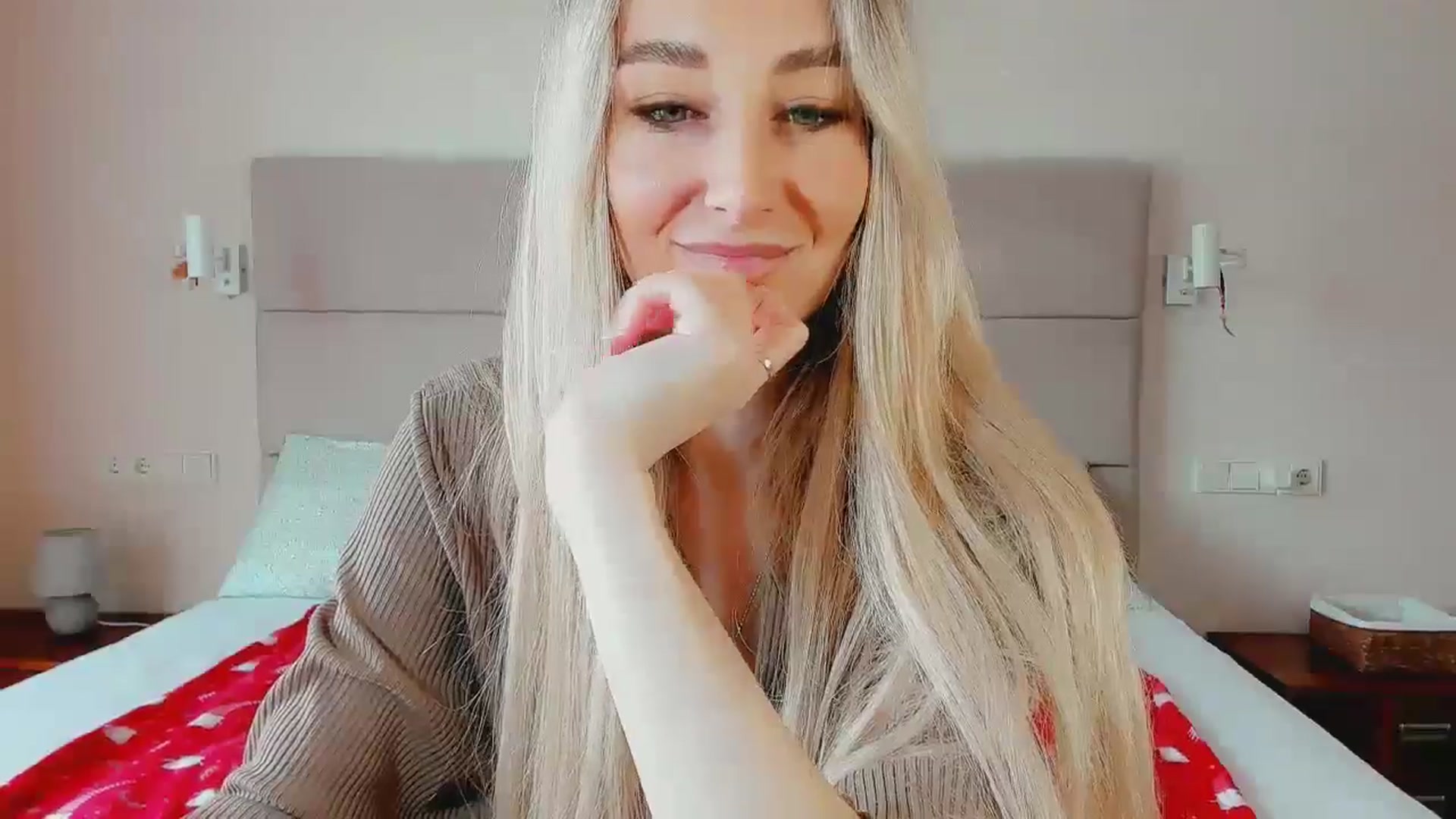 Gallery image thumbnail from QsensY's myfreecams stream on, 05/02/2024, 12:25 image 3 of 20