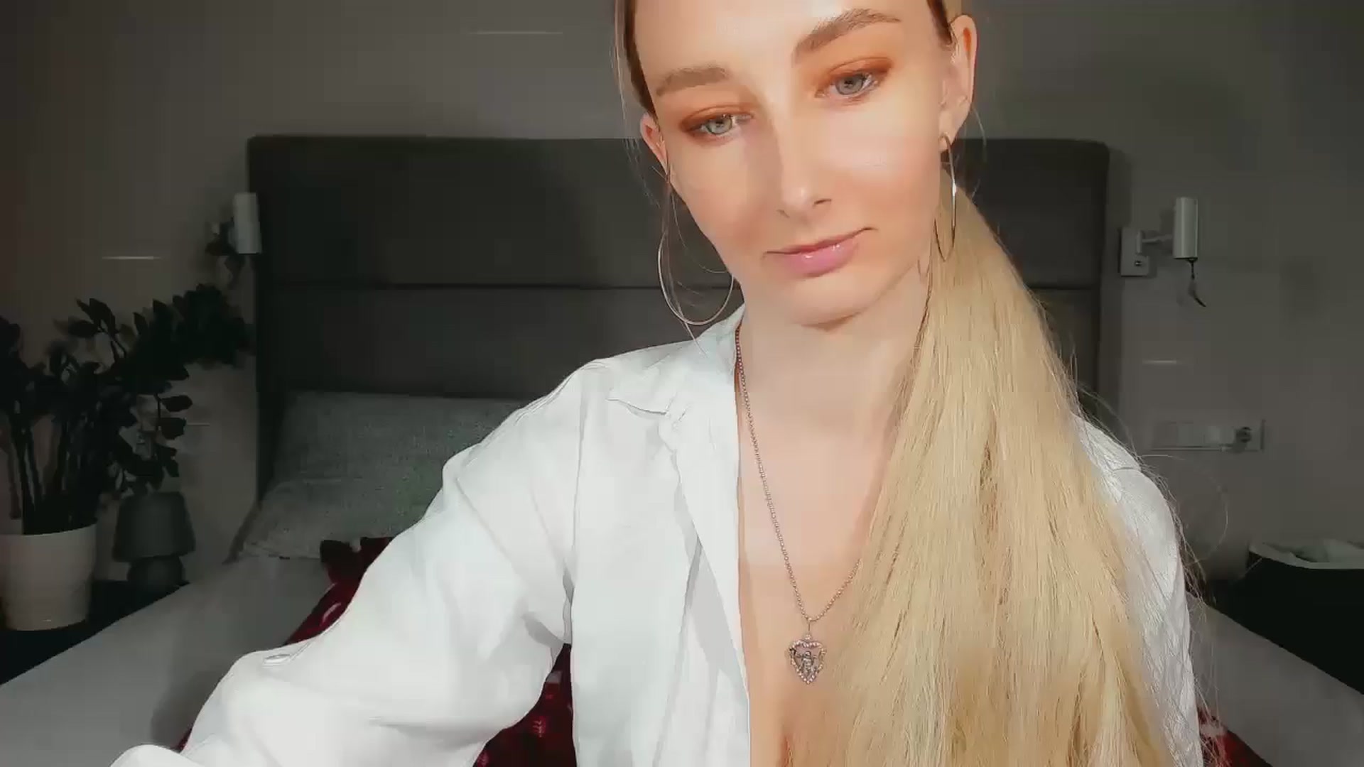 Gallery image thumbnail from QsensY's myfreecams stream on, 05/18/2024, 16:20 image 13 of 20