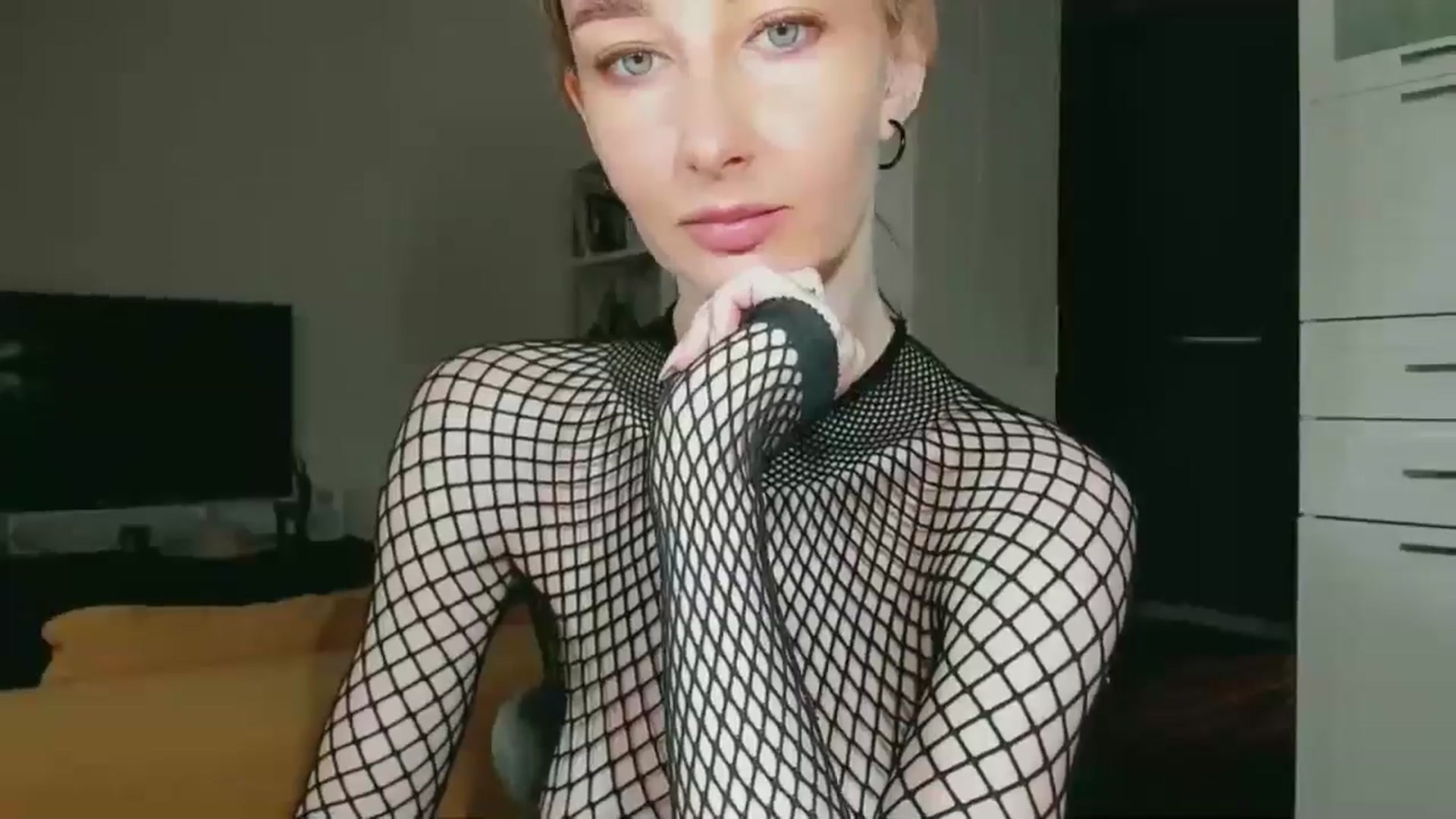 Gallery image thumbnail from QsensY's myfreecams stream on, 06/27/2024, 10:02 image 6 of 20
