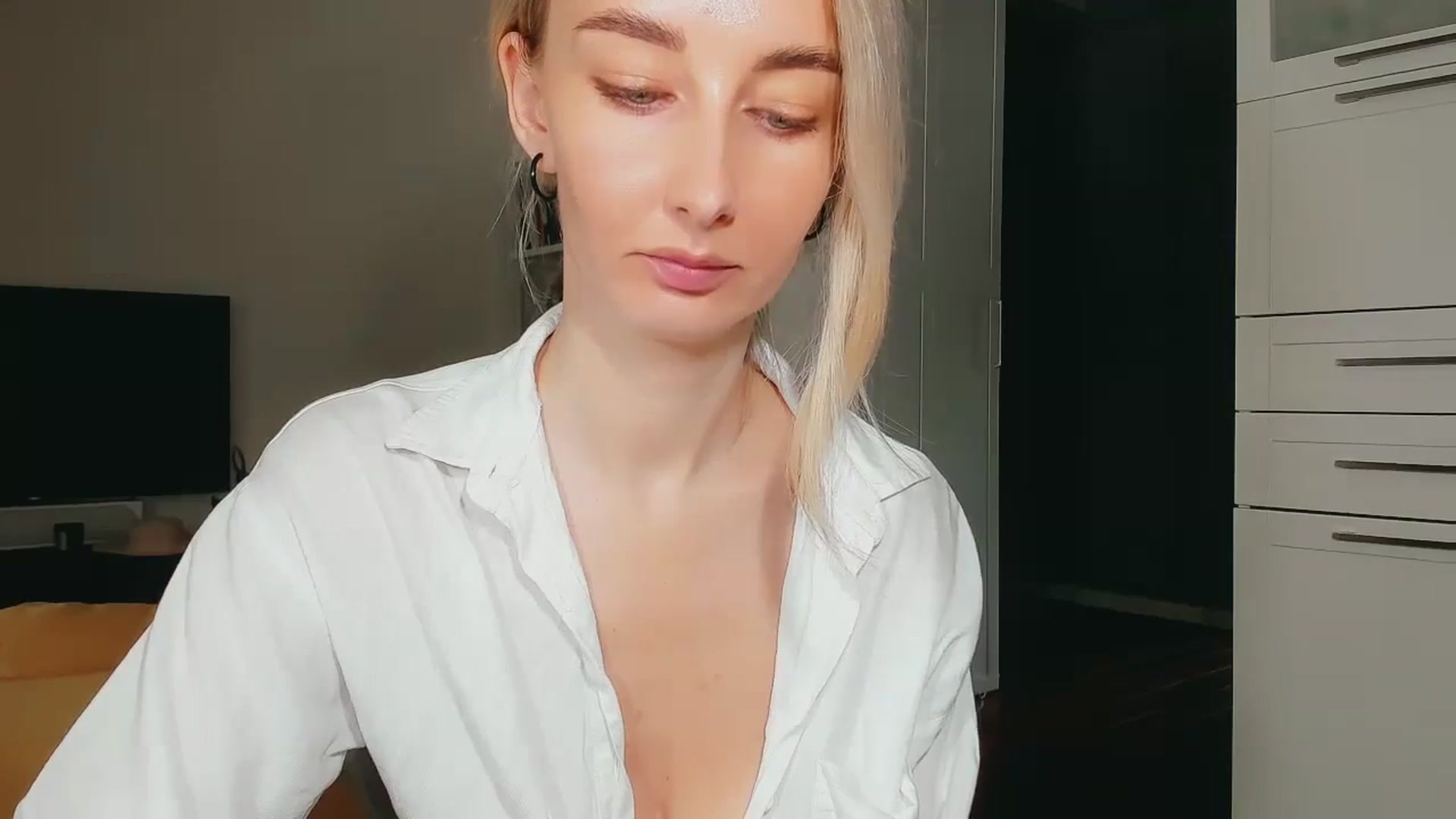 Gallery image thumbnail from QsensY's myfreecams stream on, 06/27/2024, 11:12 image 11 of 20