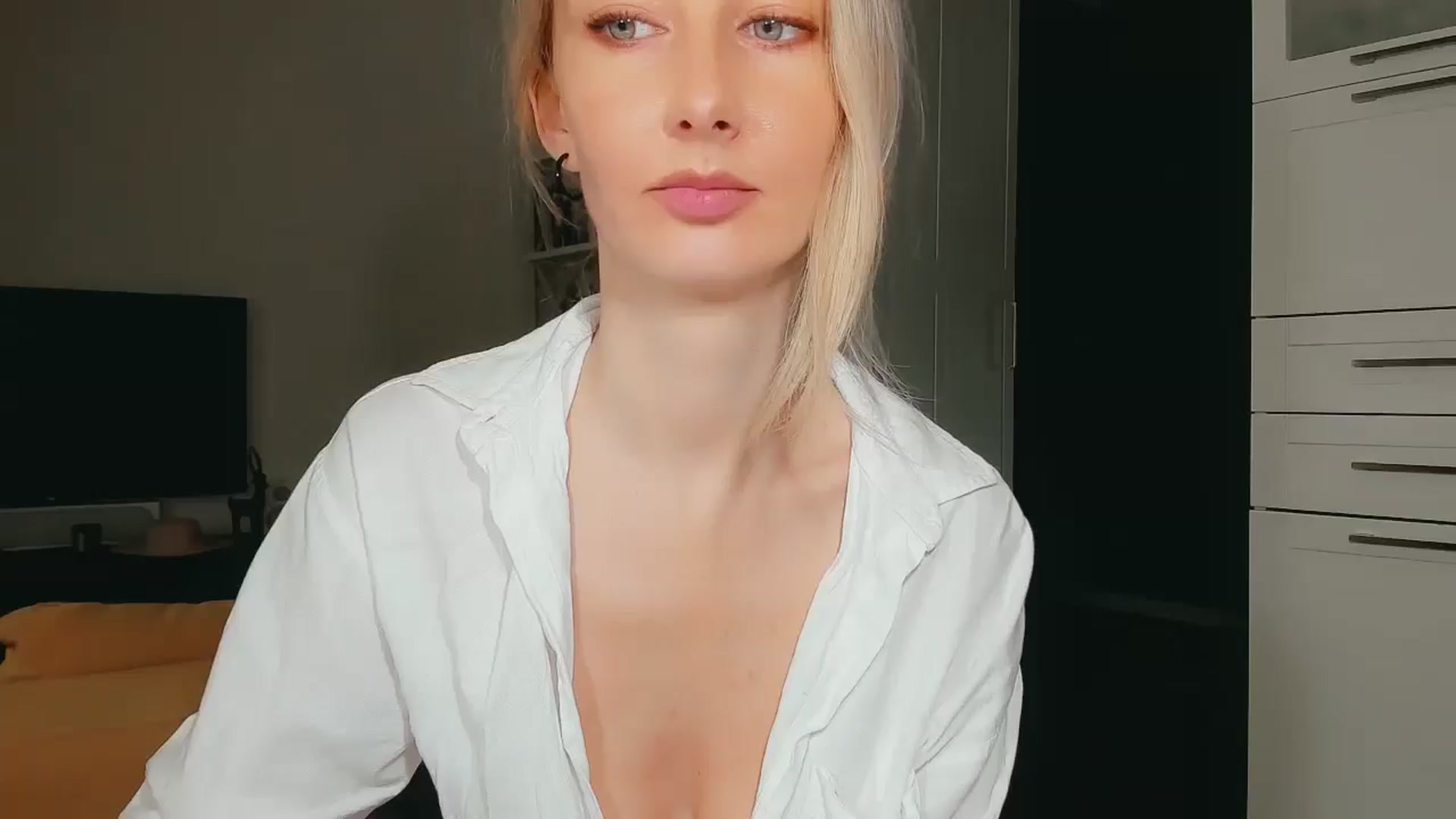 Gallery image thumbnail from QsensY's myfreecams stream on, 06/27/2024, 11:12 image 1 of 20