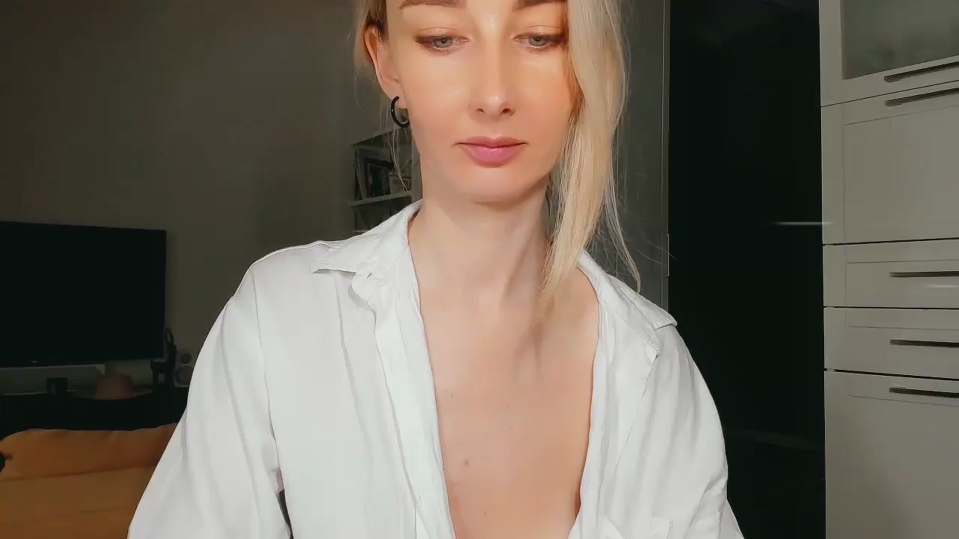 Gallery image thumbnail from QsensY's myfreecams stream on, 06/27/2024, 11:12 image 18 of 20