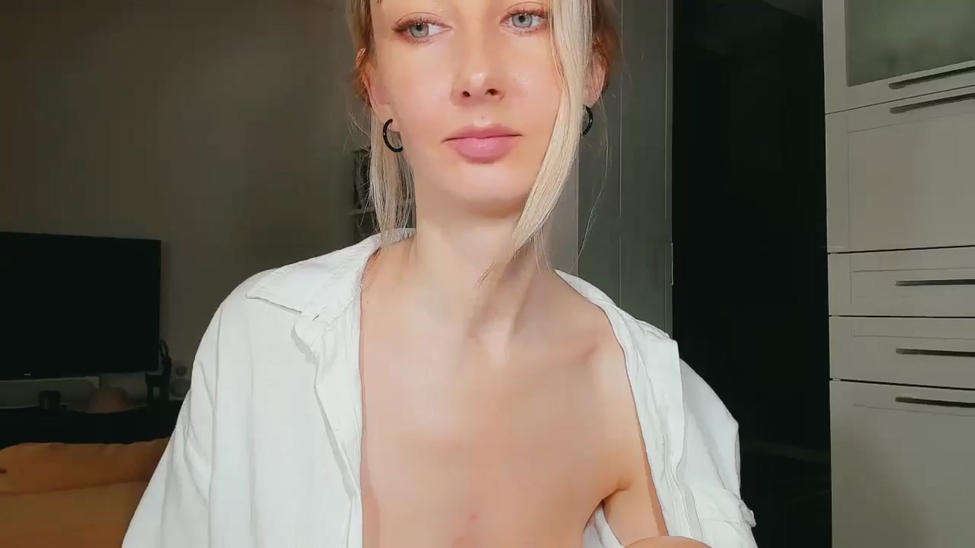 Gallery image thumbnail from QsensY's myfreecams stream on, 06/27/2024, 13:05 image 7 of 20