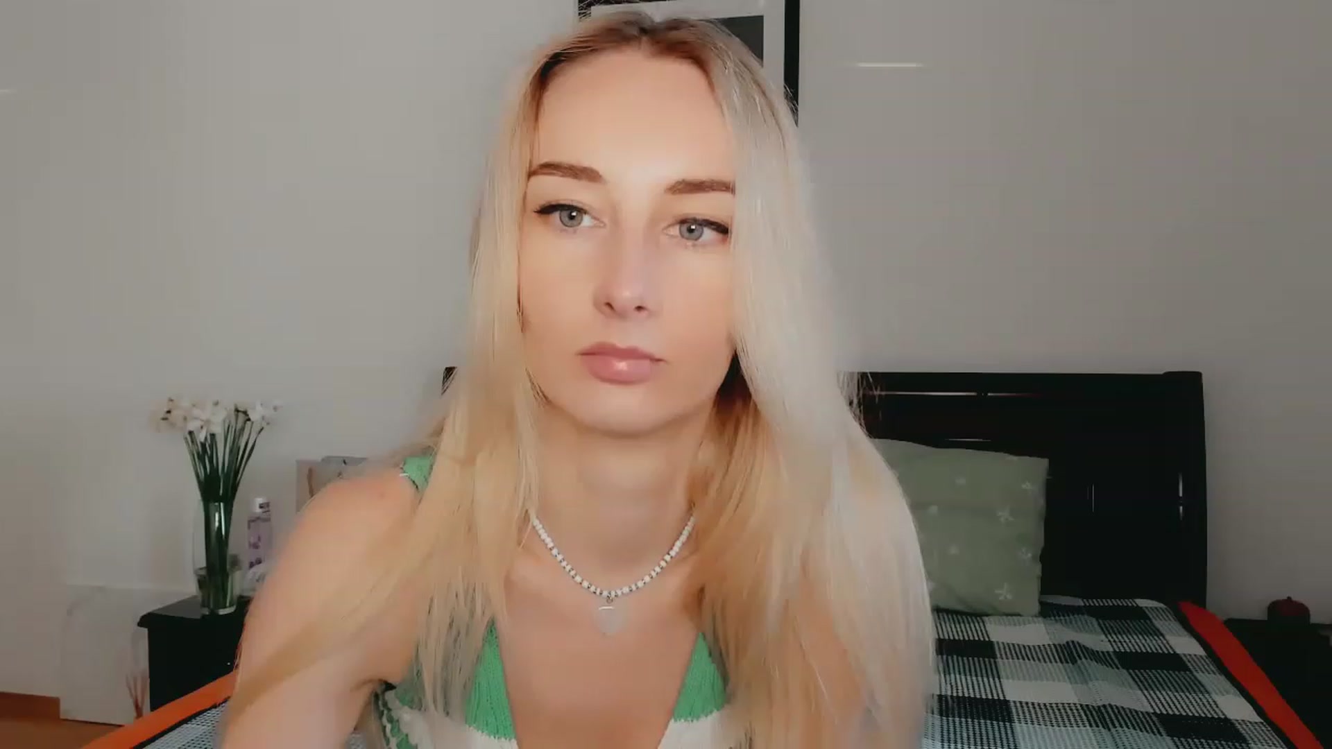 Gallery image thumbnail from Qsenss's myfreecams stream on, 04/29/2023, 10:47 image 12 of 20