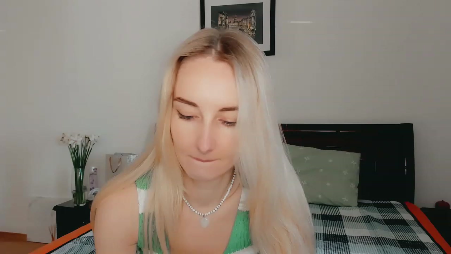 Gallery image thumbnail from Qsenss's myfreecams stream on, 04/29/2023, 10:47 image 17 of 20
