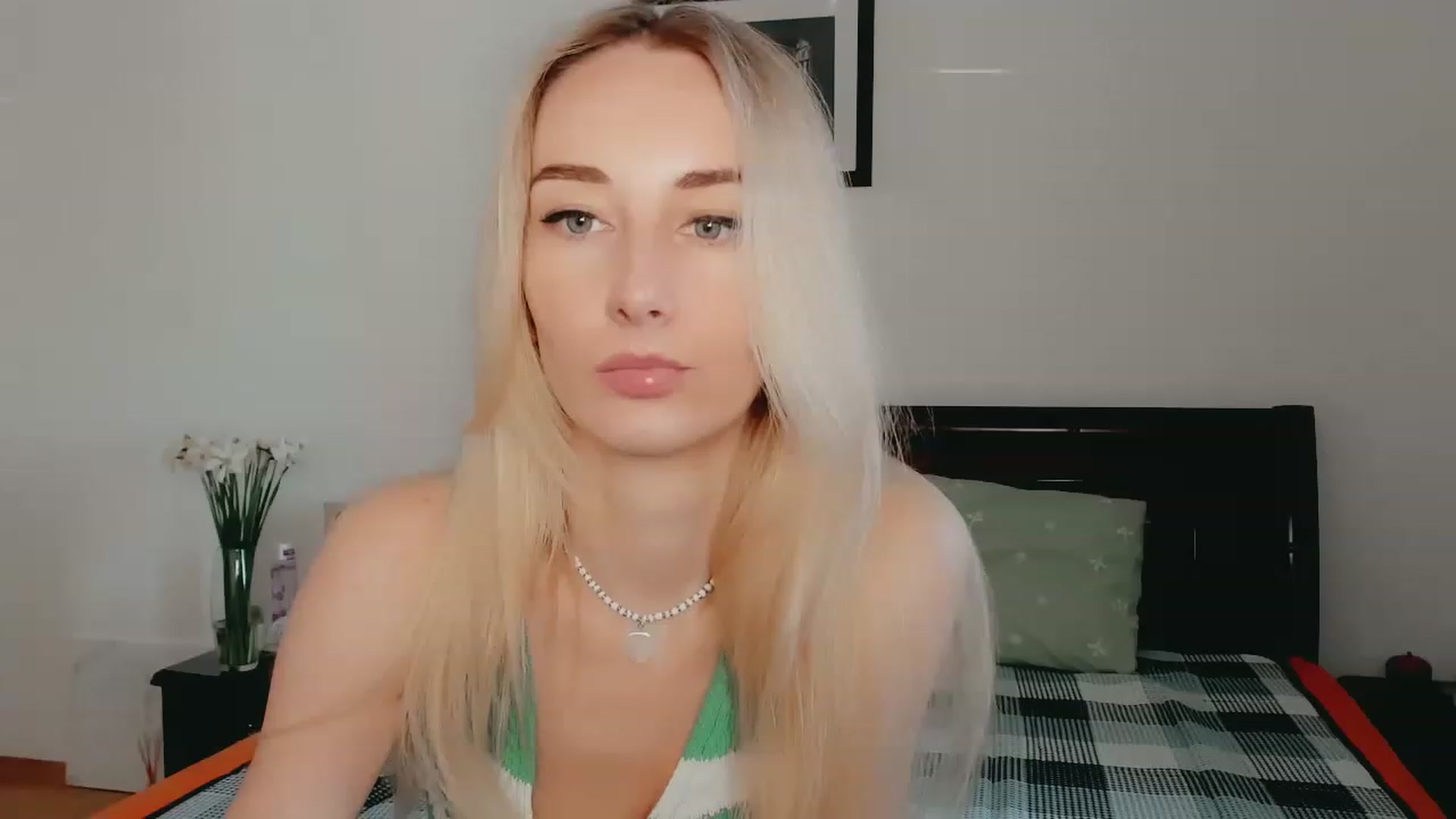 Gallery image thumbnail from Qsenss's myfreecams stream on, 04/29/2023, 10:47 image 8 of 20
