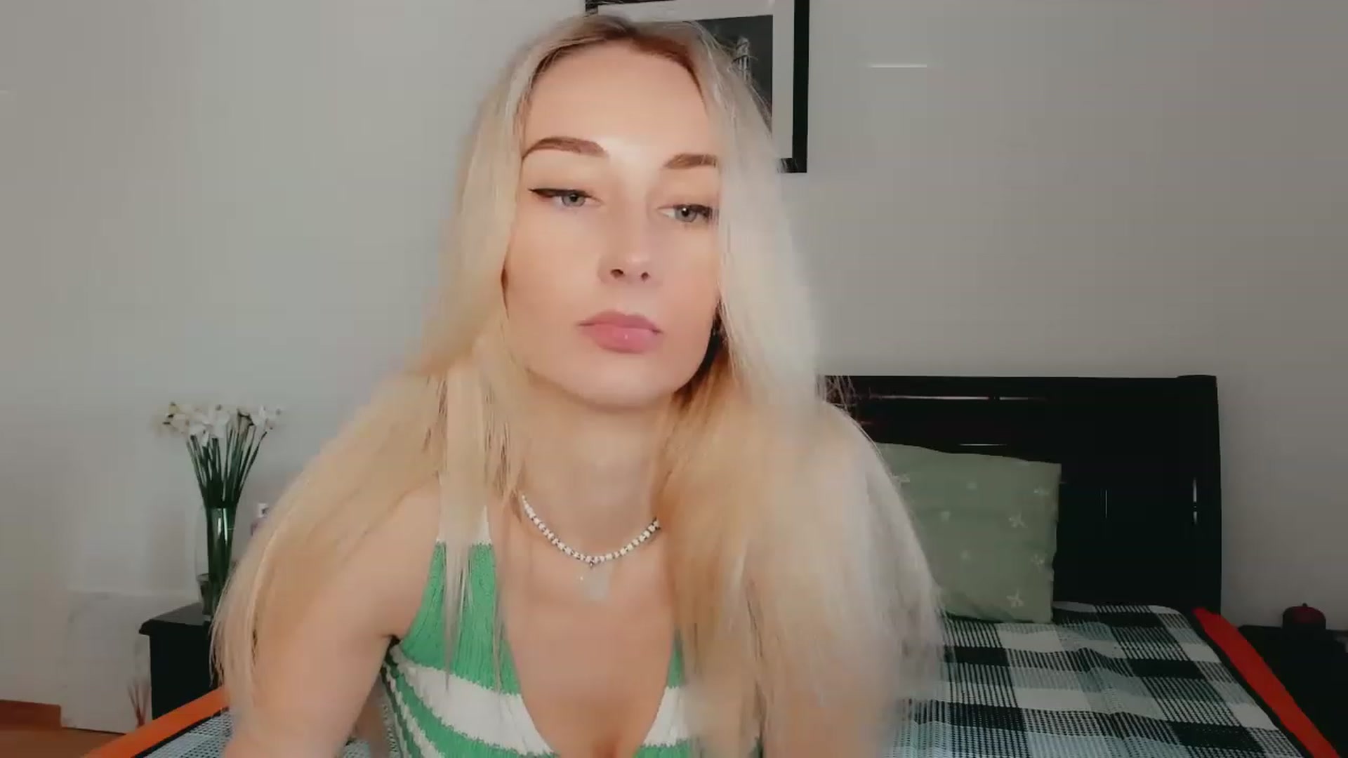 Gallery image thumbnail from Qsenss's myfreecams stream on, 04/29/2023, 10:47 image 7 of 20