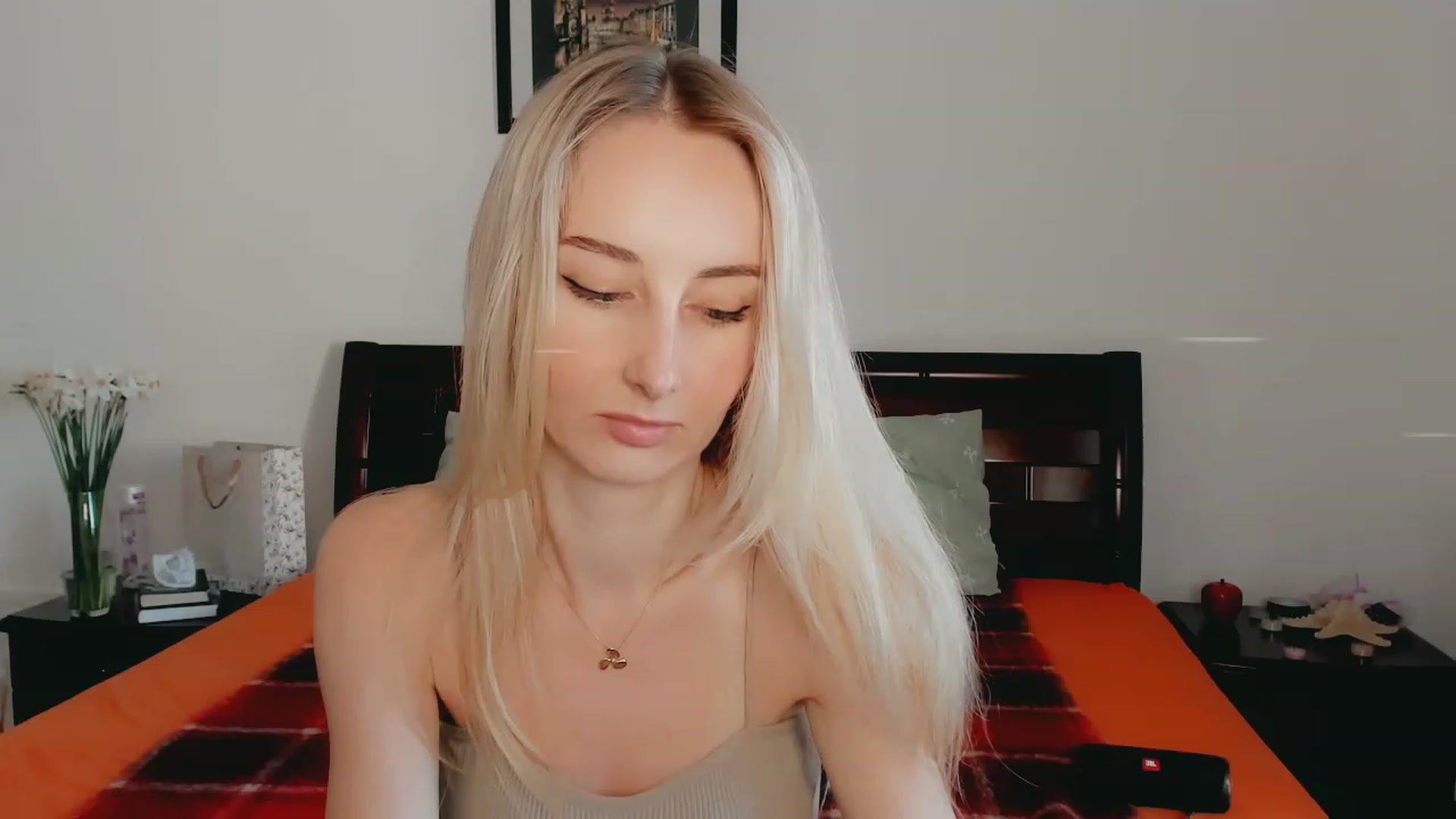 Gallery image thumbnail from Qsenss's myfreecams stream on, 05/01/2023, 13:44 image 11 of 20