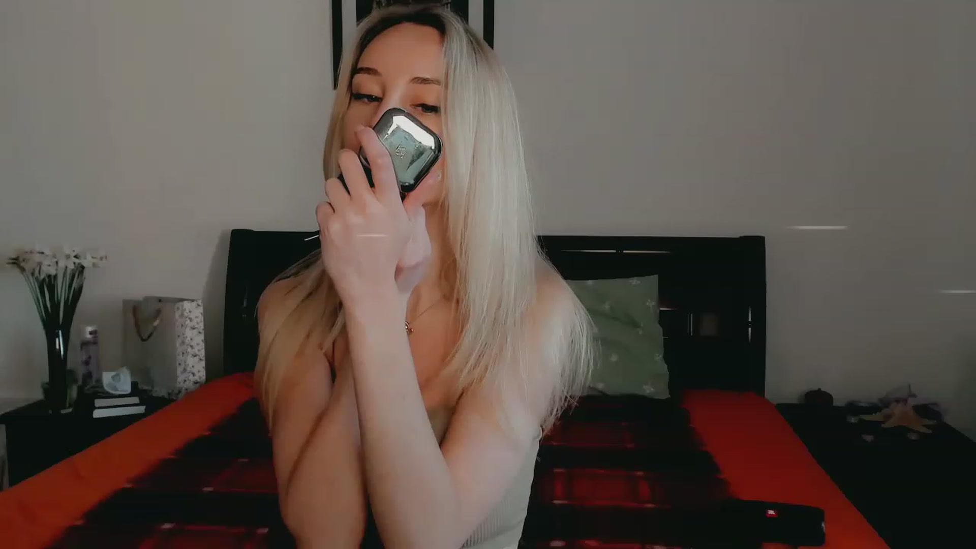 Gallery image thumbnail from Qsenss's myfreecams stream on, 05/01/2023, 13:44 image 9 of 20