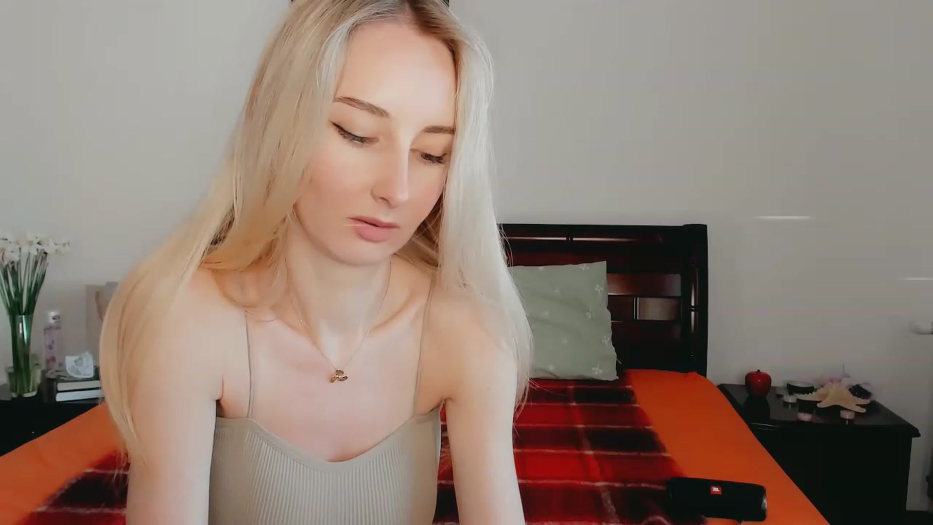 Gallery image thumbnail from Qsenss's myfreecams stream on, 05/01/2023, 13:44 image 14 of 20