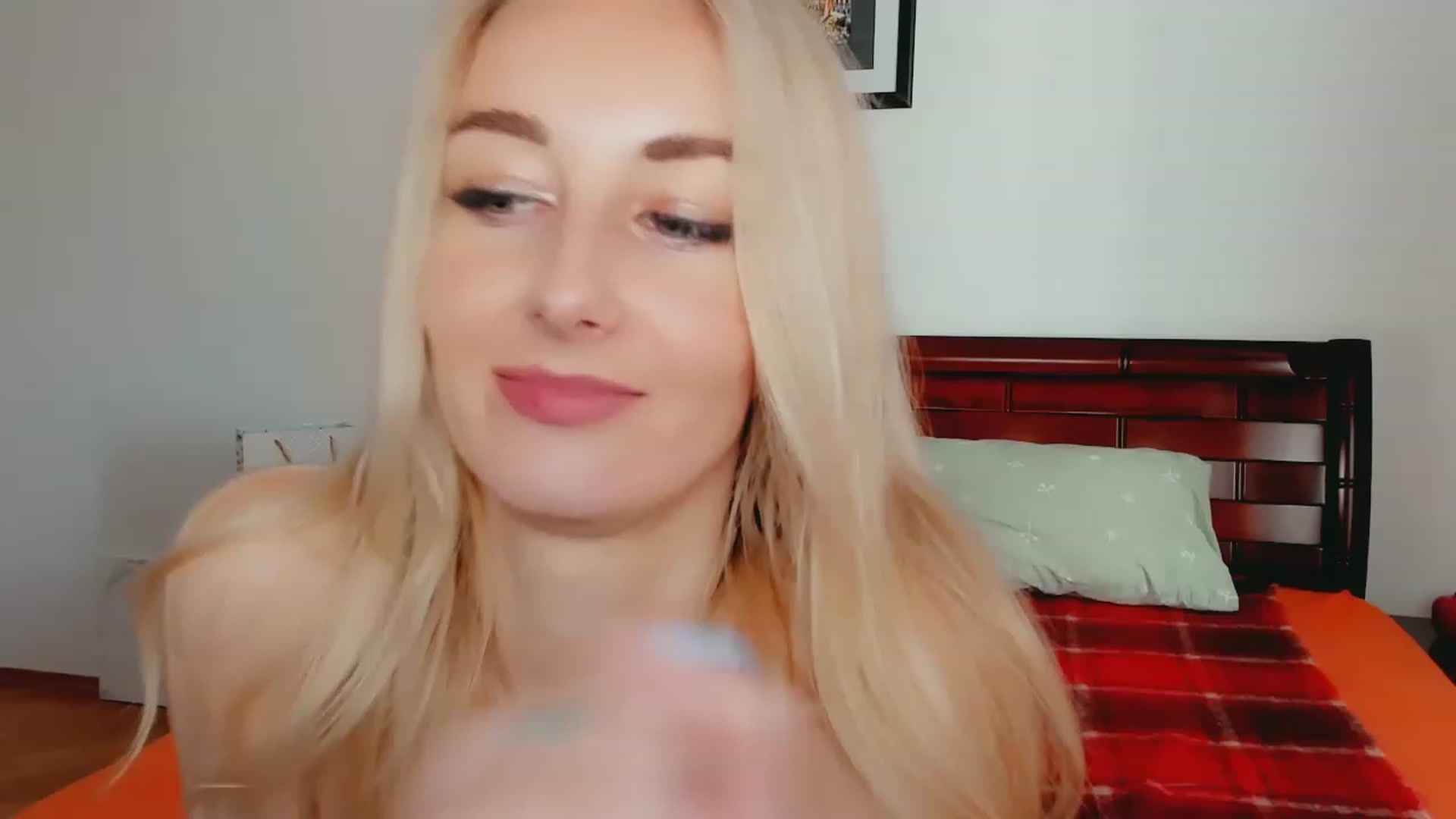 Gallery image thumbnail from Qsenss's myfreecams stream on, 05/31/2023, 16:02 image 17 of 20