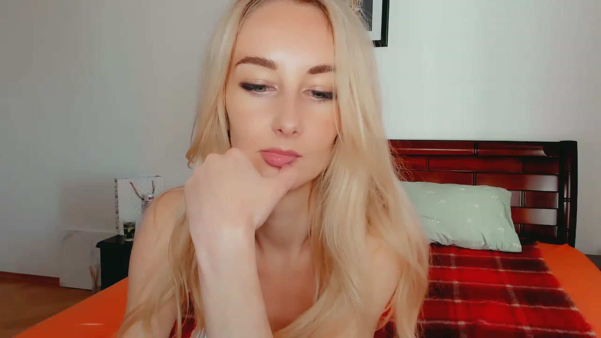 Gallery image thumbnail from Qsenss's myfreecams stream on, 05/31/2023, 16:02 image 5 of 20
