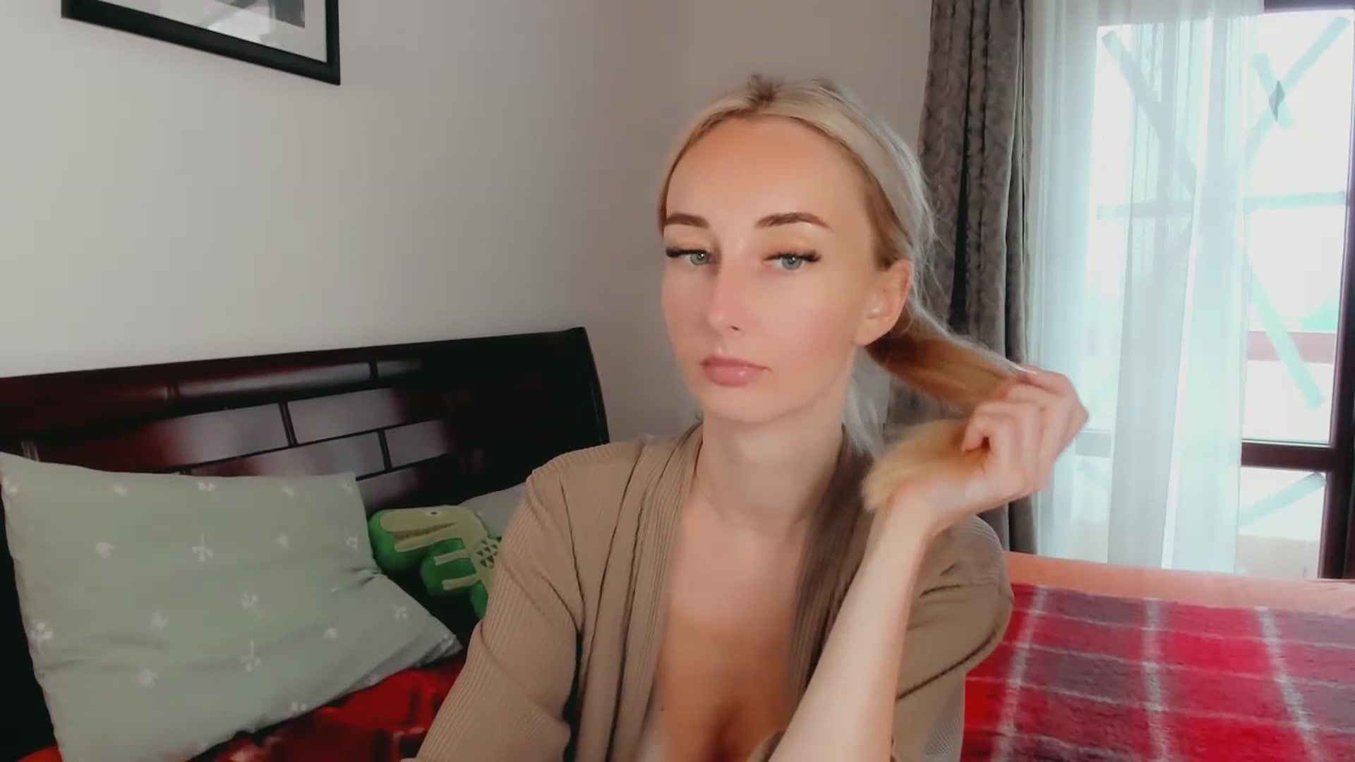 Gallery image thumbnail from Qsenss's myfreecams stream on, 07/13/2023, 17:34 image 5 of 20
