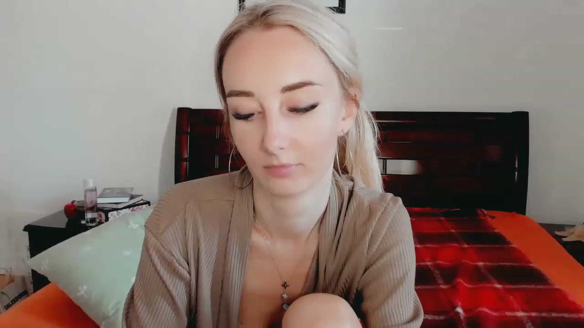 Gallery image thumbnail from Qsenss's myfreecams stream on, 07/22/2023, 16:45 image 6 of 20