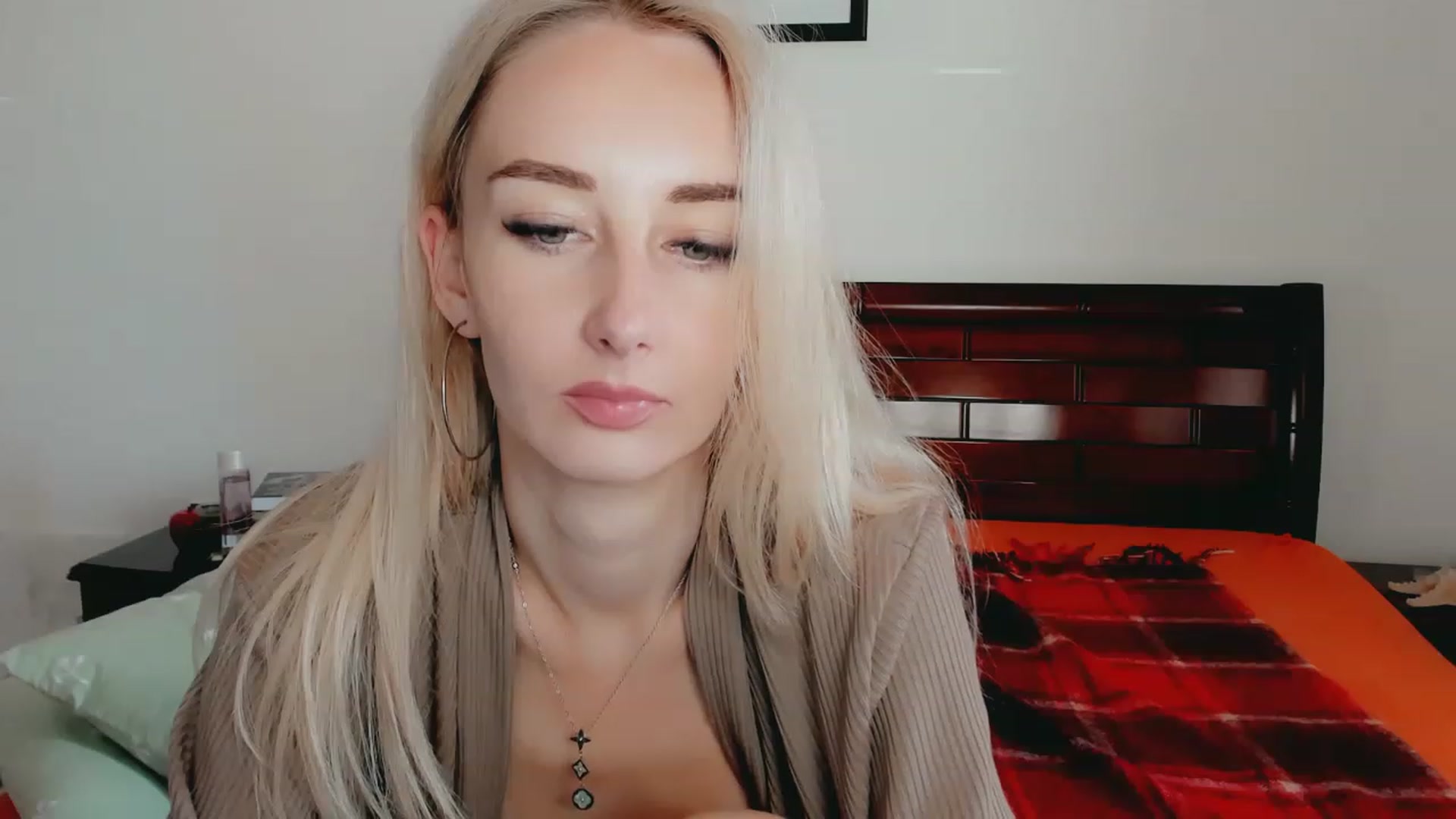 Gallery image thumbnail from Qsenss's myfreecams stream on, 07/22/2023, 16:45 image 17 of 20