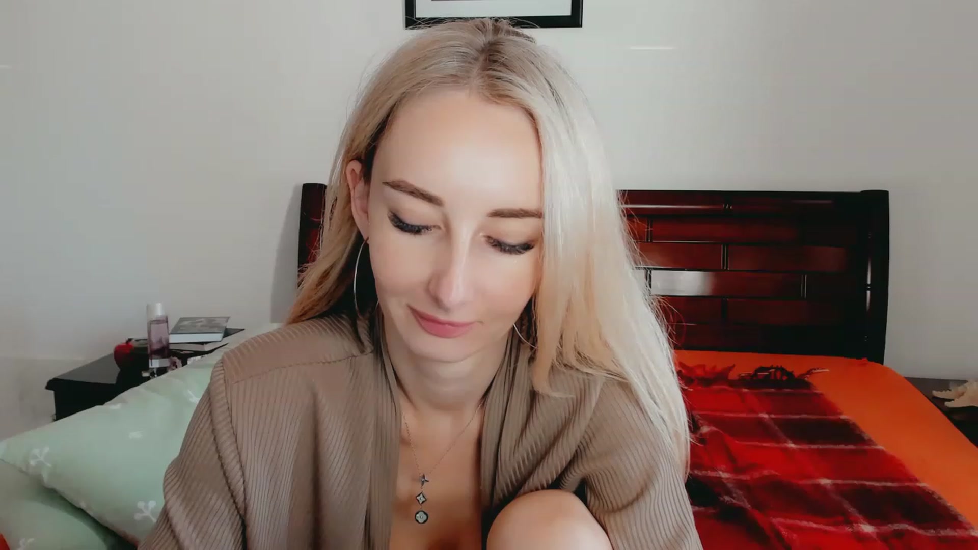 Gallery image thumbnail from Qsenss's myfreecams stream on, 07/22/2023, 16:45 image 16 of 20