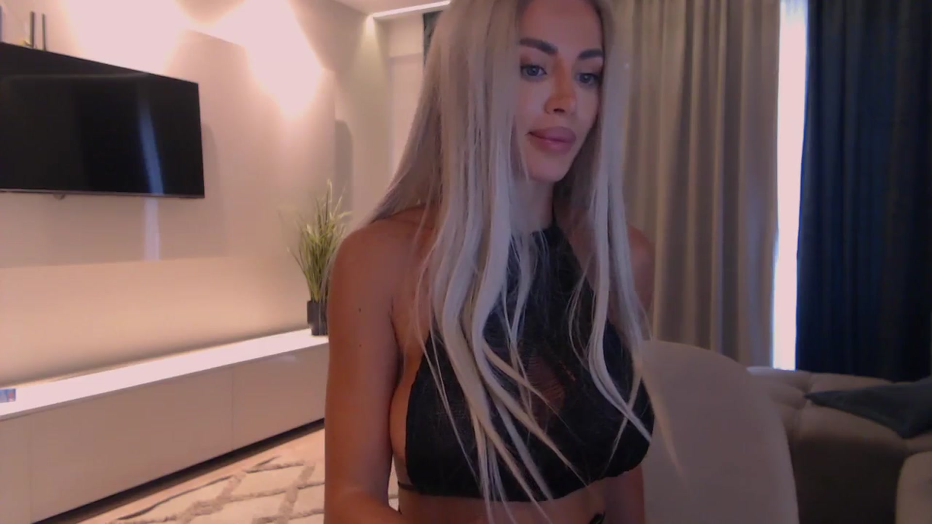 Gallery image thumbnail from Qu33n's myfreecams stream on, 09/20/2025, 06:51 image 7 of 20