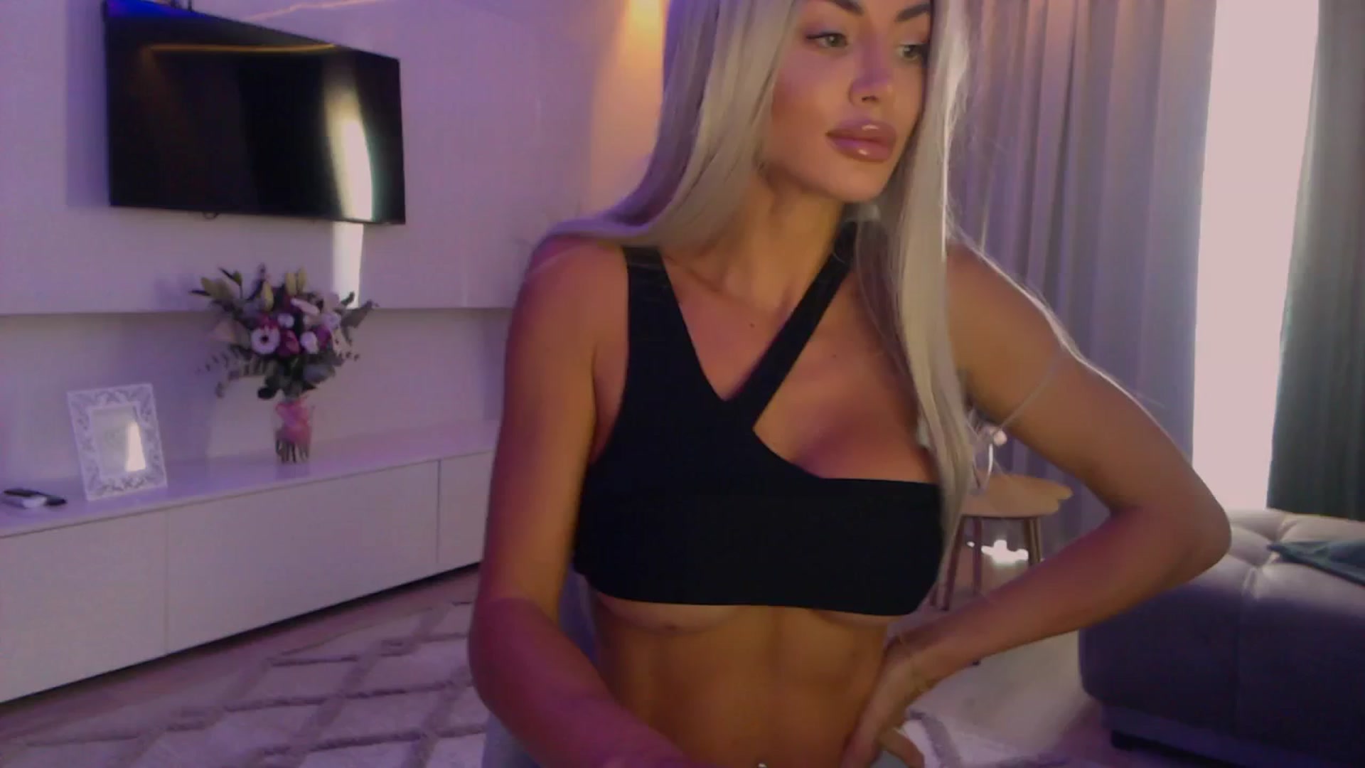 Gallery image thumbnail from Qu33n's myfreecams stream on, 09/21/2025, 05:44 image 11 of 20