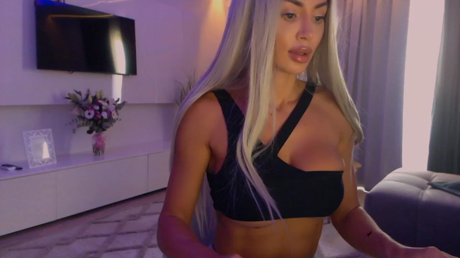 Gallery image thumbnail from Qu33n's myfreecams stream on, 09/21/2025, 05:44 image 10 of 20