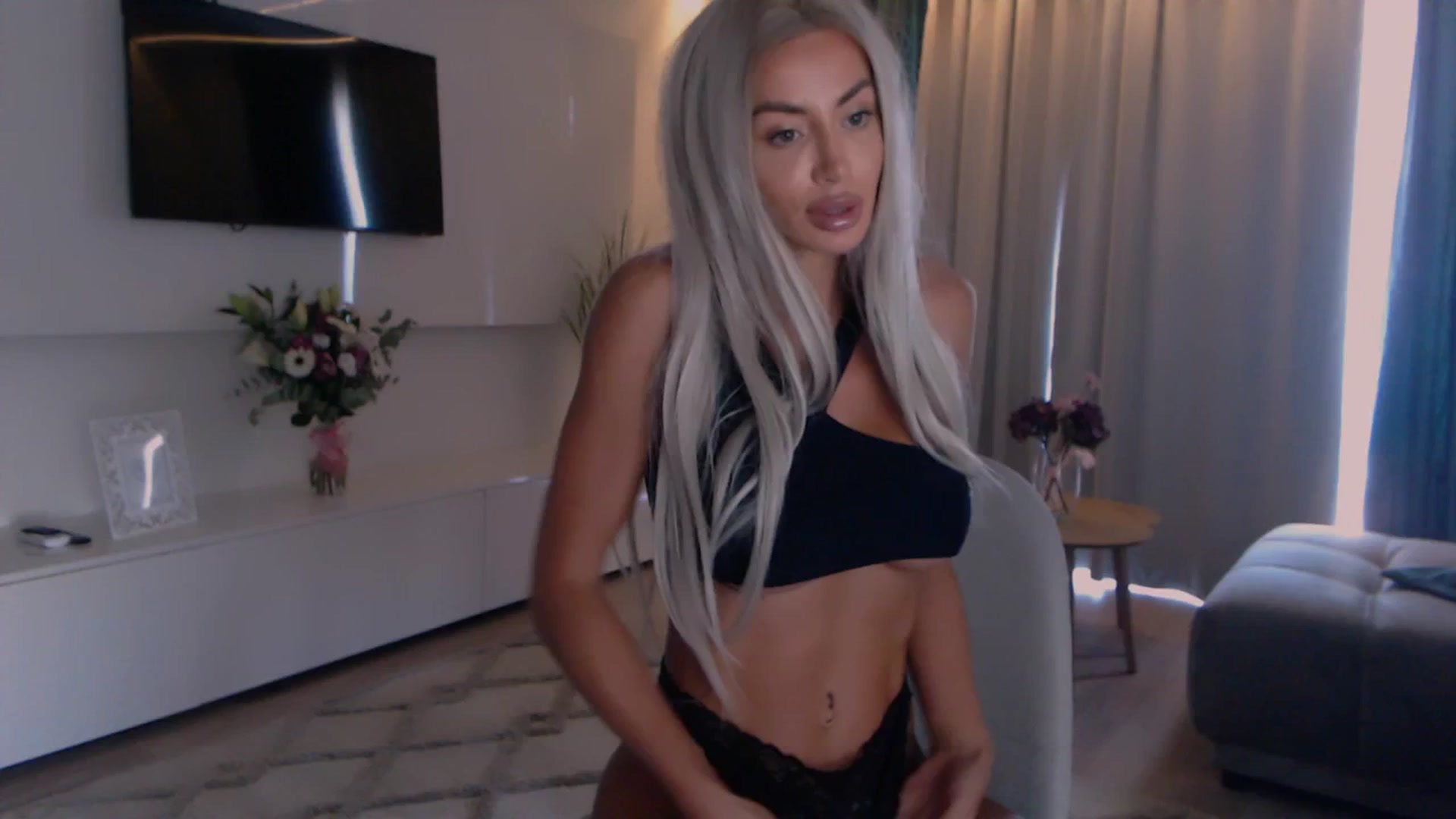 Gallery image thumbnail from Qu33n's myfreecams stream on, 09/21/2025, 07:13 image 19 of 20