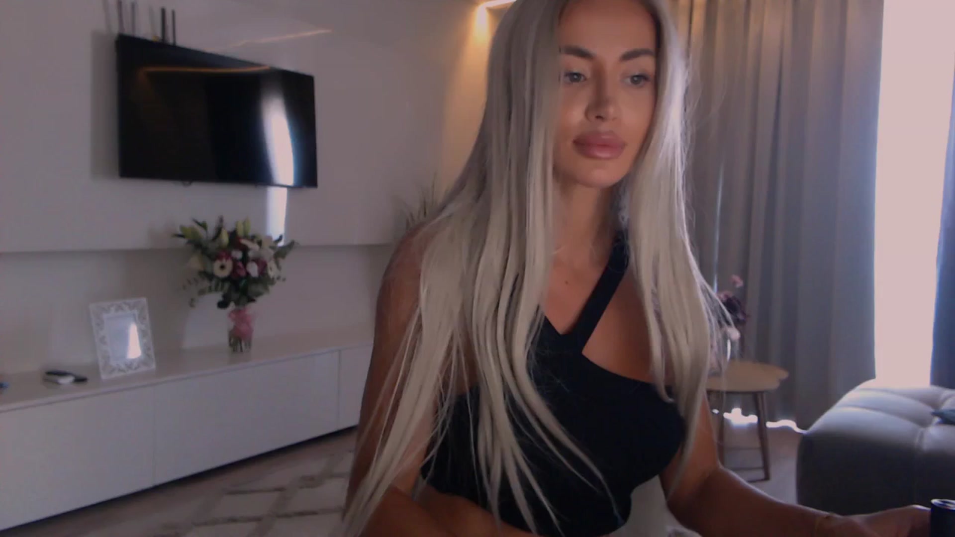 Gallery image thumbnail from Qu33n's myfreecams stream on, 09/21/2025, 07:13 image 1 of 20