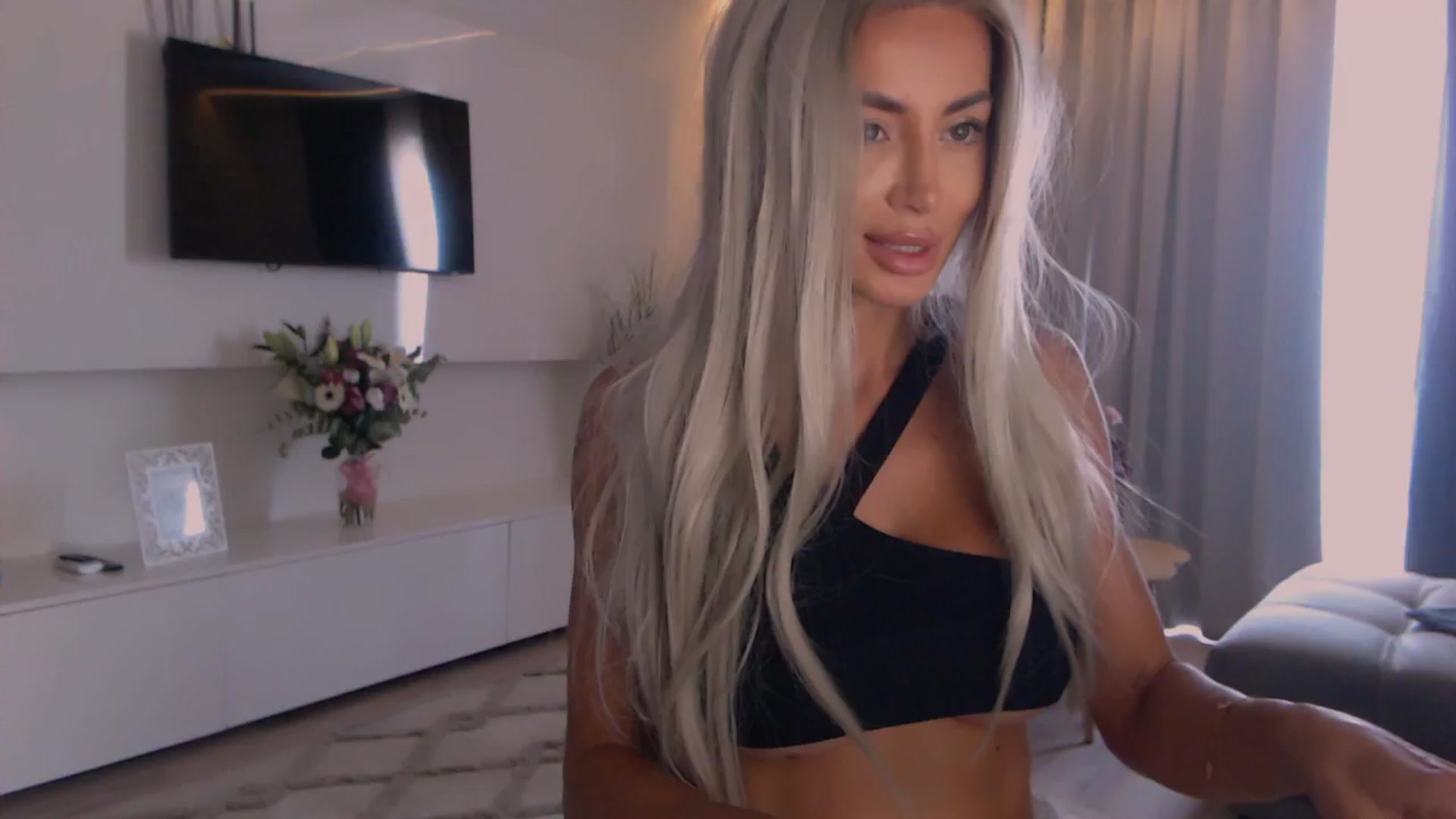 Gallery image thumbnail from Qu33n's myfreecams stream on, 09/21/2025, 07:13 image 14 of 20