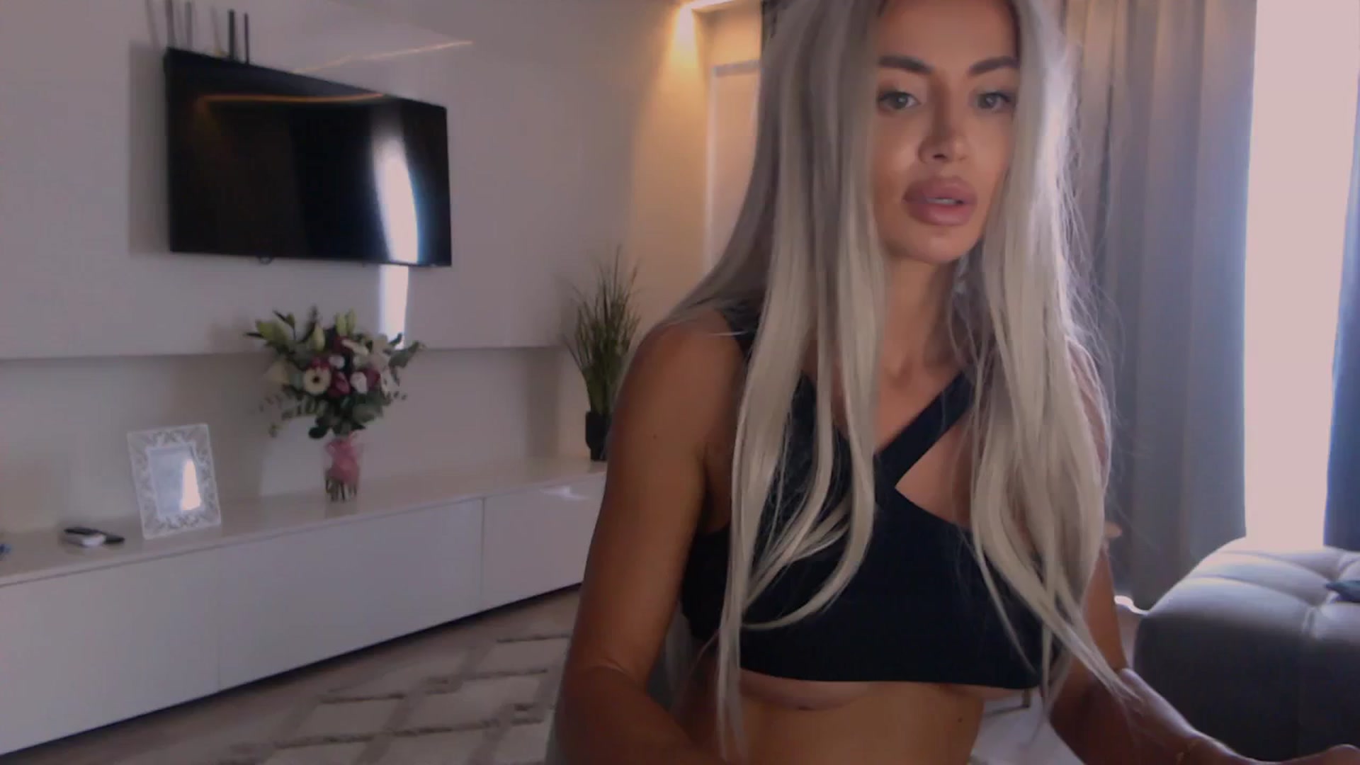 Gallery image thumbnail from Qu33n's myfreecams stream on, 09/21/2025, 07:13 image 7 of 20