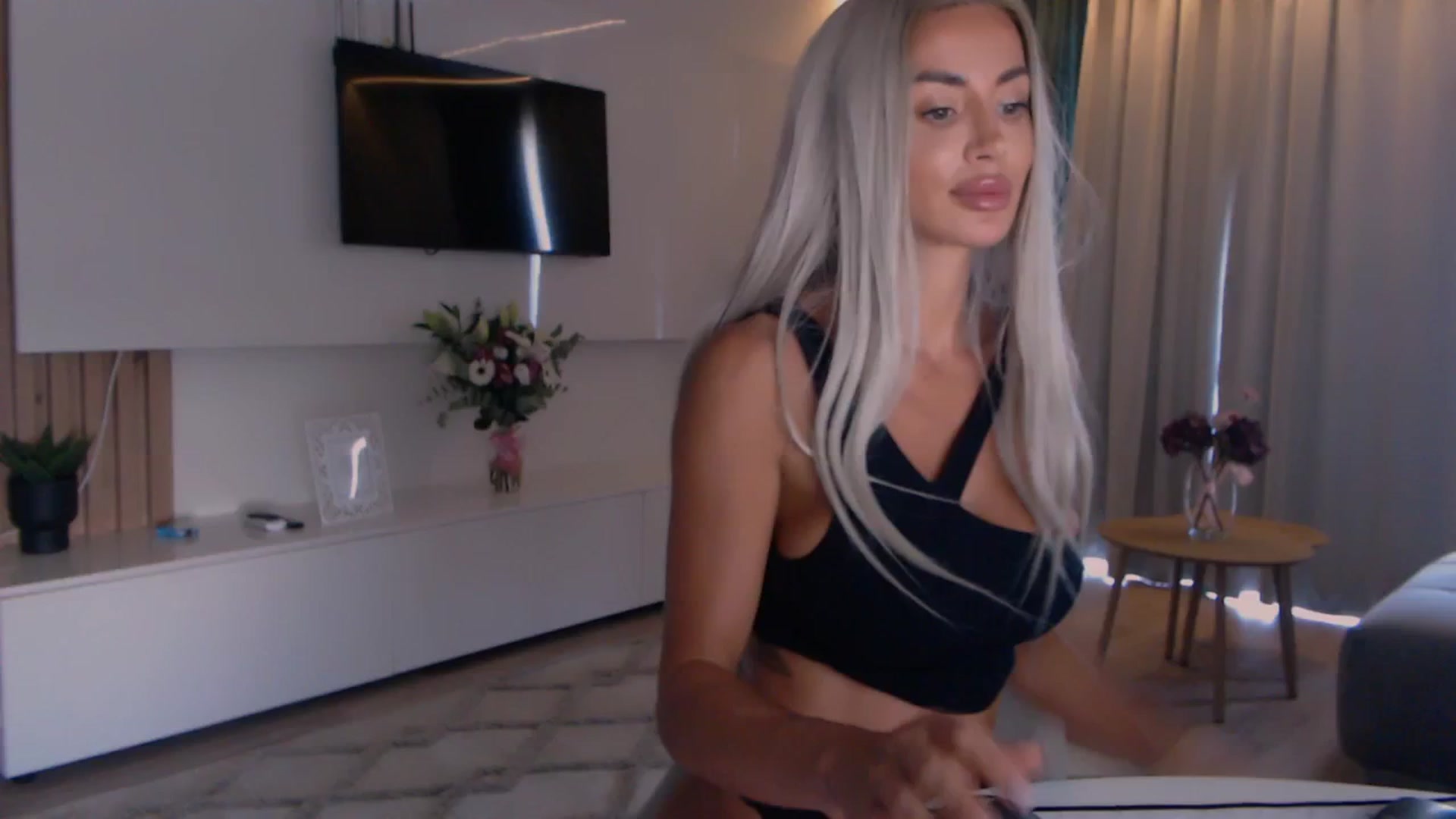 Gallery image thumbnail from Qu33n's myfreecams stream on, 09/21/2025, 10:51 image 1 of 20