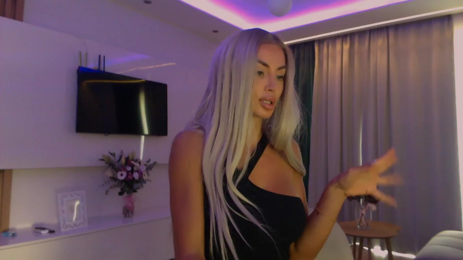 Gallery image thumbnail from Qu33n's myfreecams stream on, 09/21/2025, 10:51 image 20 of 20