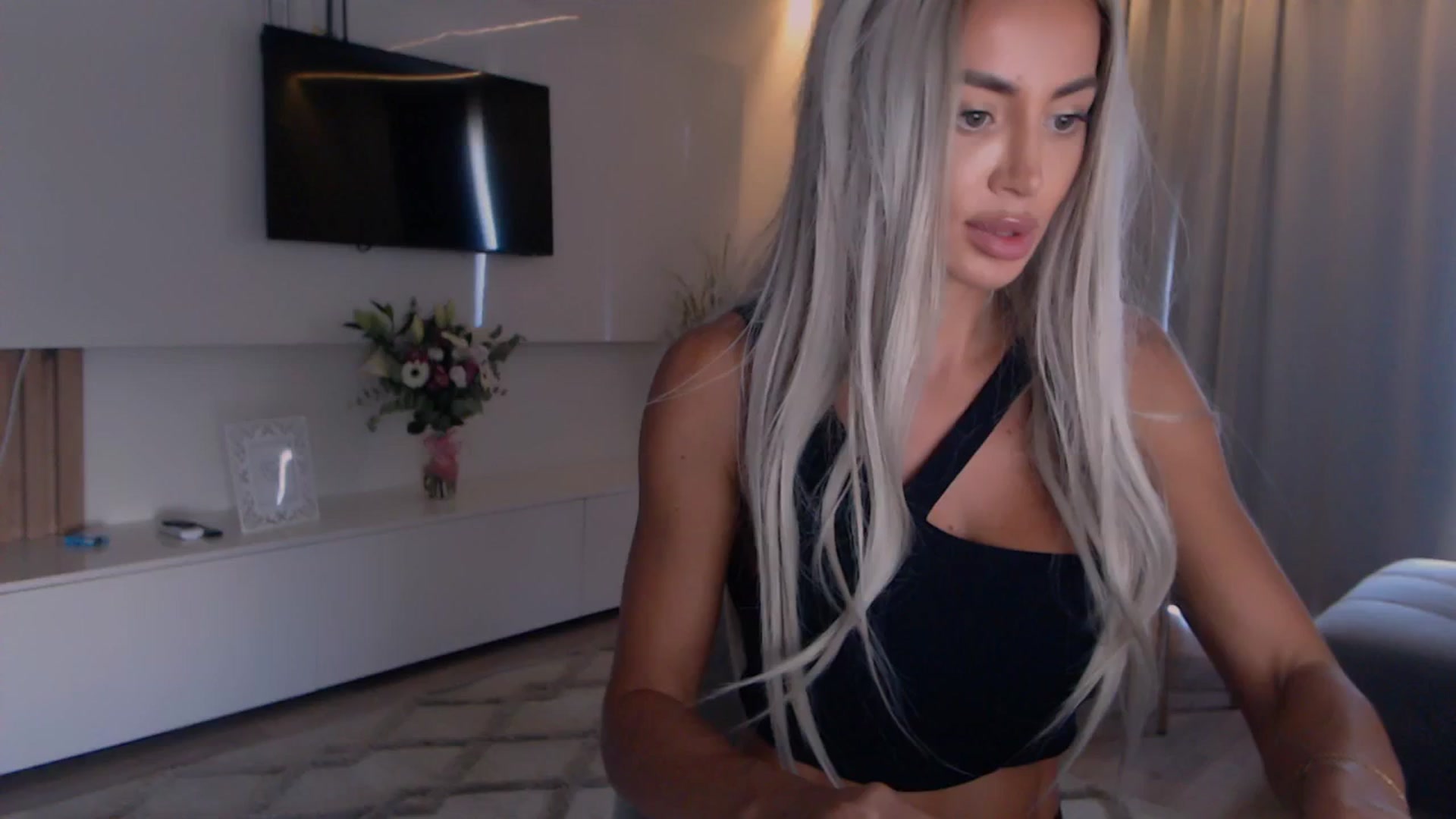 Gallery image thumbnail from Qu33n's myfreecams stream on, 09/21/2025, 10:51 image 2 of 20
