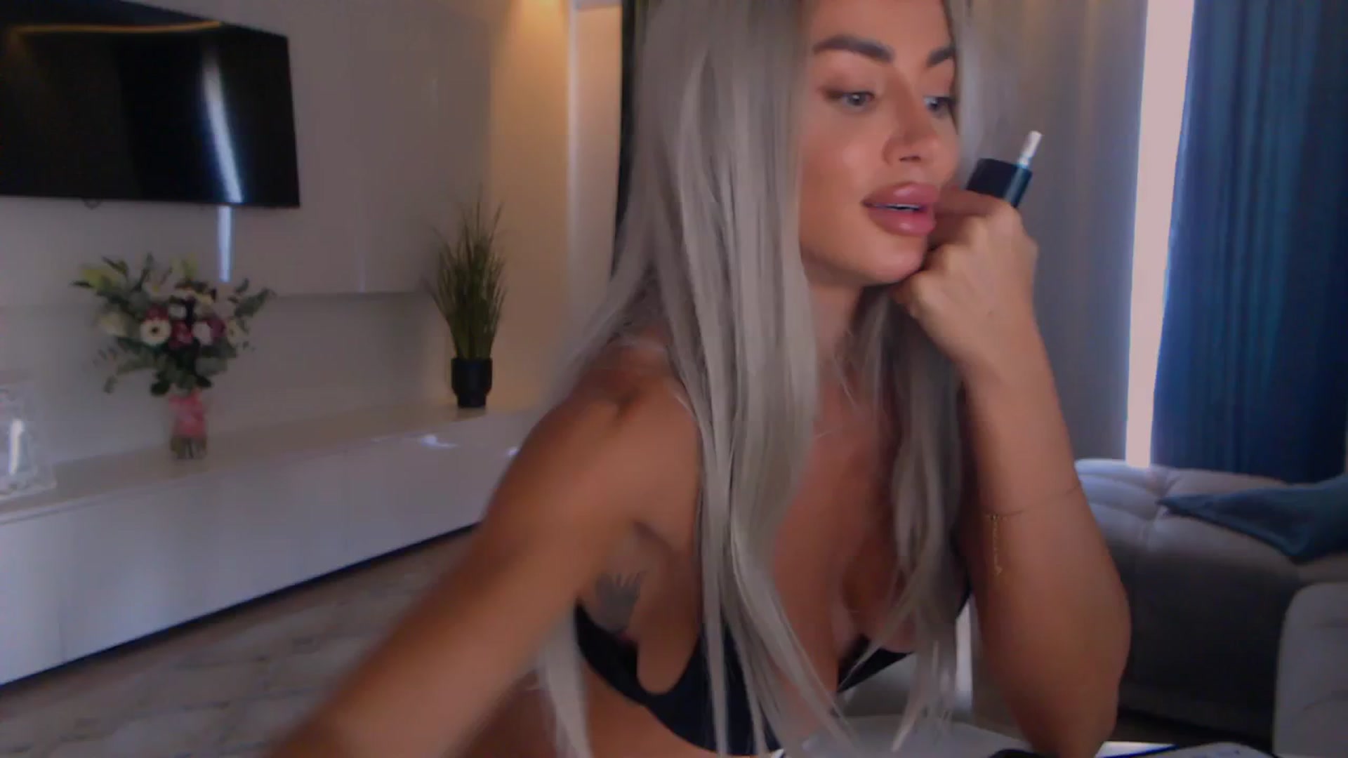 Gallery image thumbnail from Qu33n's myfreecams stream on, 09/22/2025, 08:41 image 15 of 20