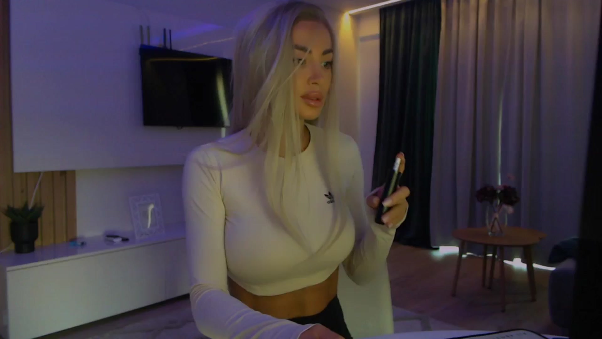 Gallery image thumbnail from Qu33n's myfreecams stream on, 09/23/2025, 08:23 image 2 of 20