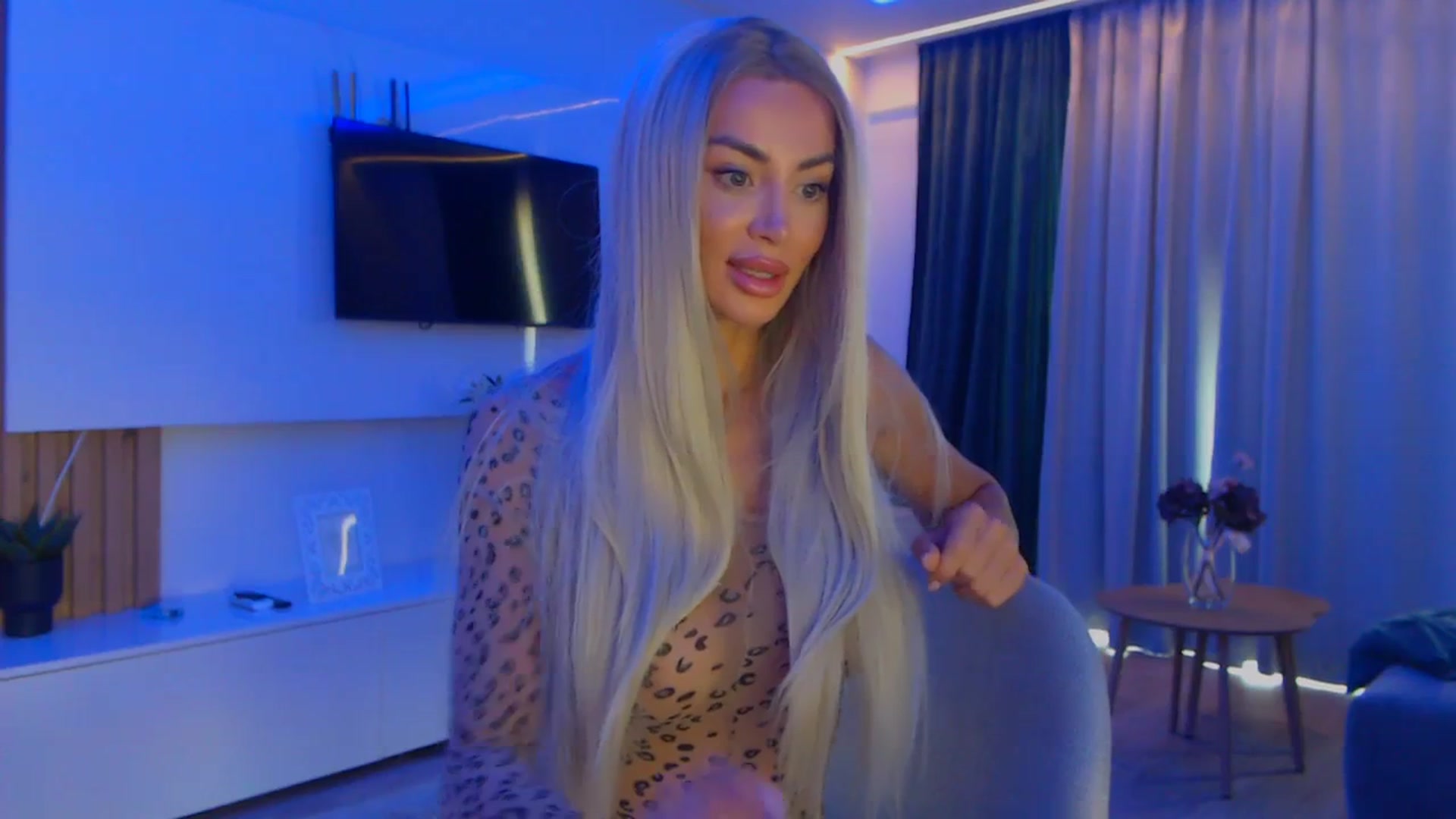 Gallery image thumbnail from Qu33n's myfreecams stream on, 09/24/2025, 07:06 image 17 of 20