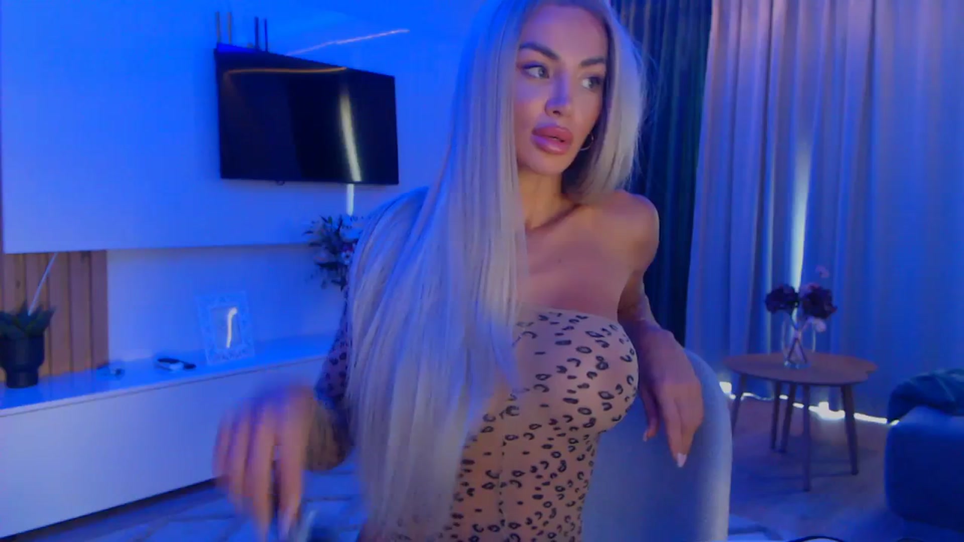 Gallery image thumbnail from Qu33n's myfreecams stream on, 09/24/2025, 08:19 image 4 of 20